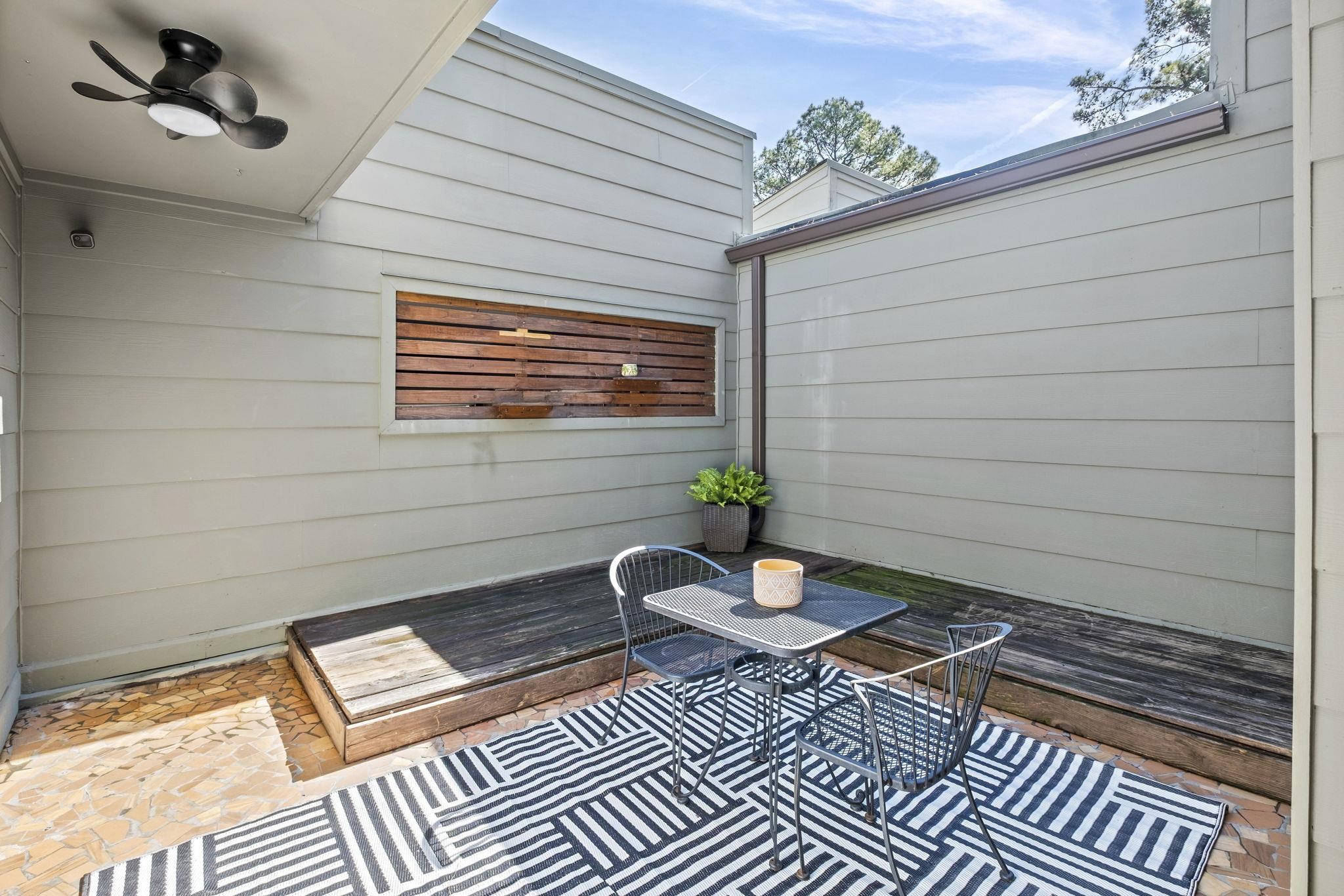 1942 Allenby Rd Property Photo 28