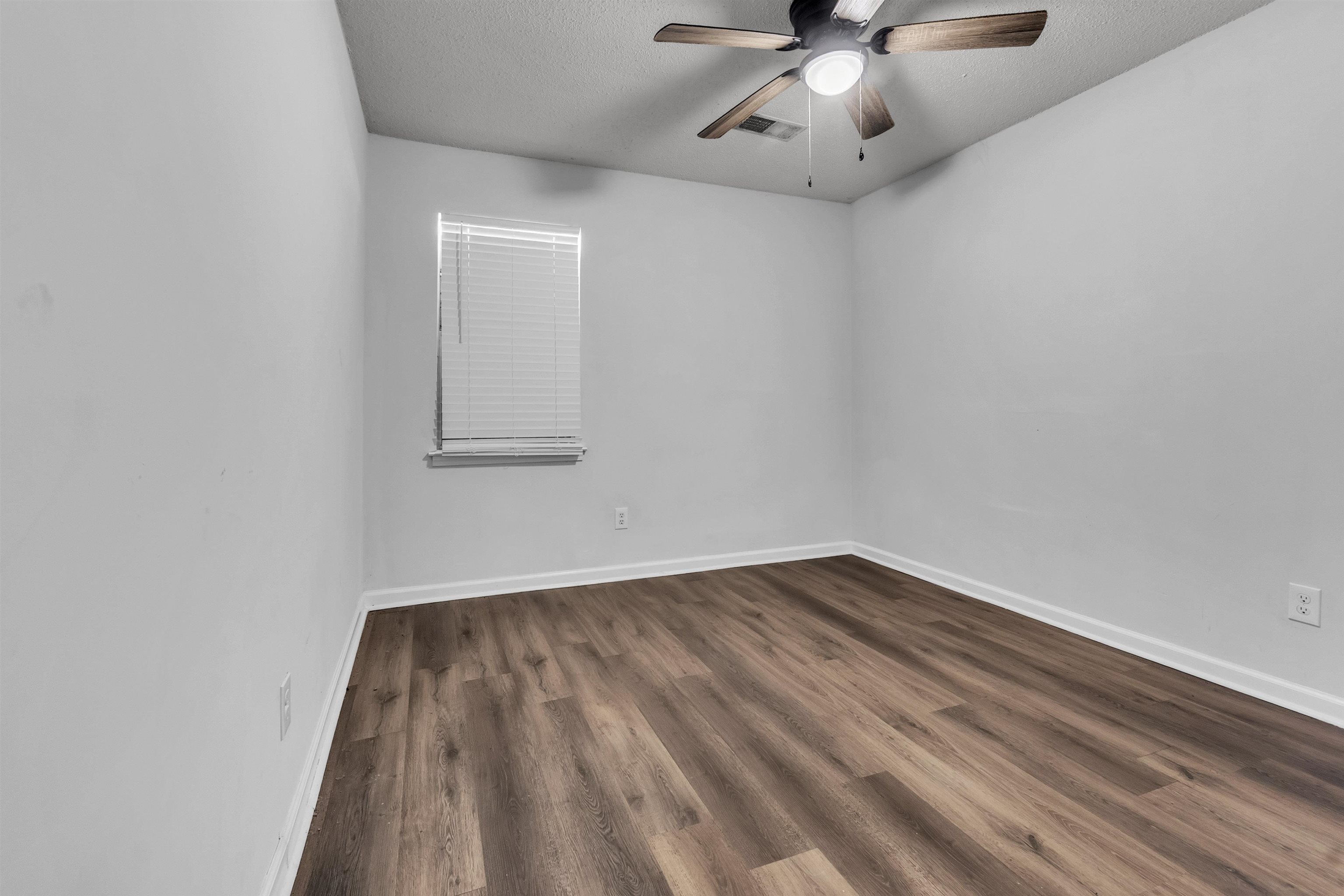 1532 Silver St Property Photo 4
