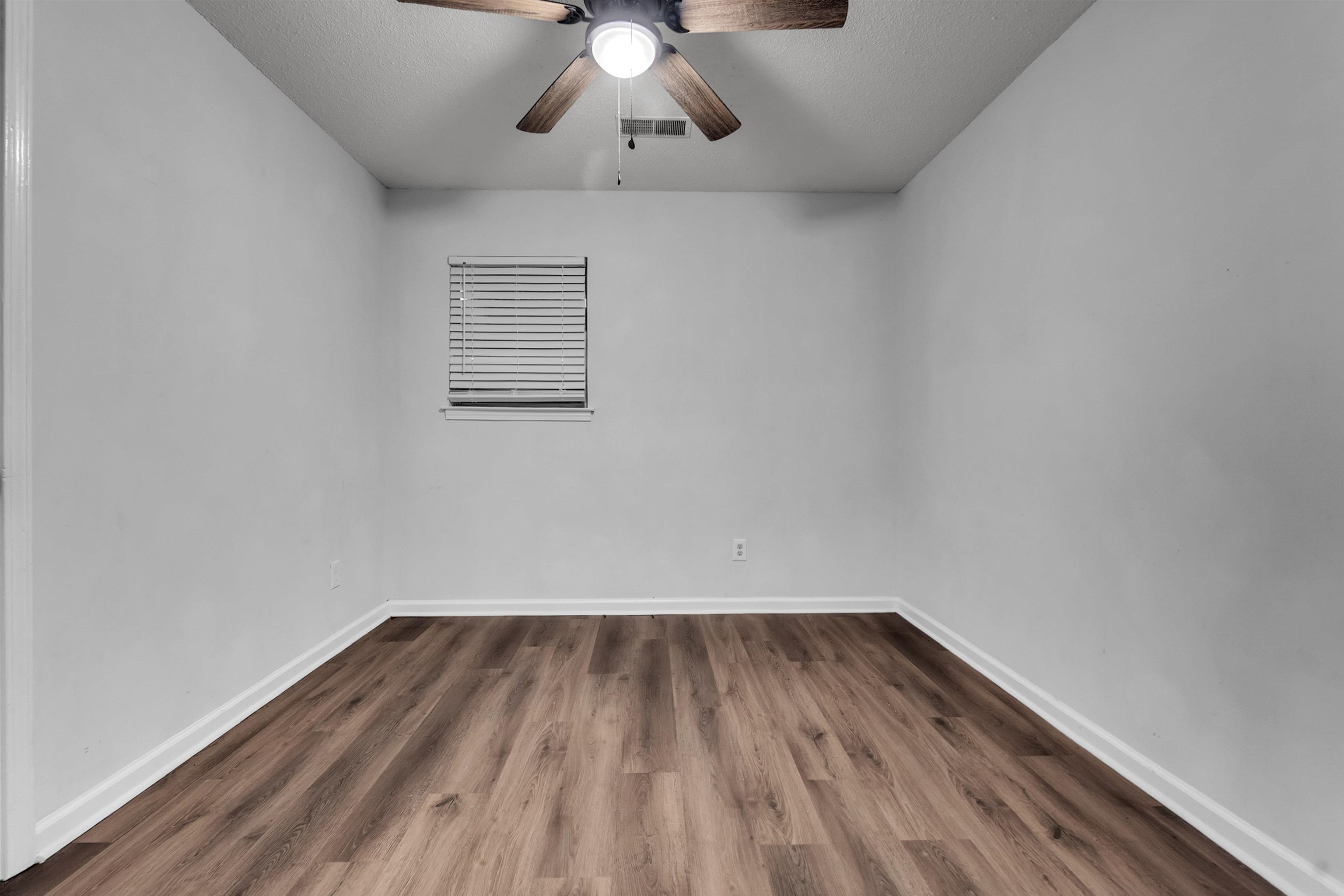 1532 Silver St Property Photo 6