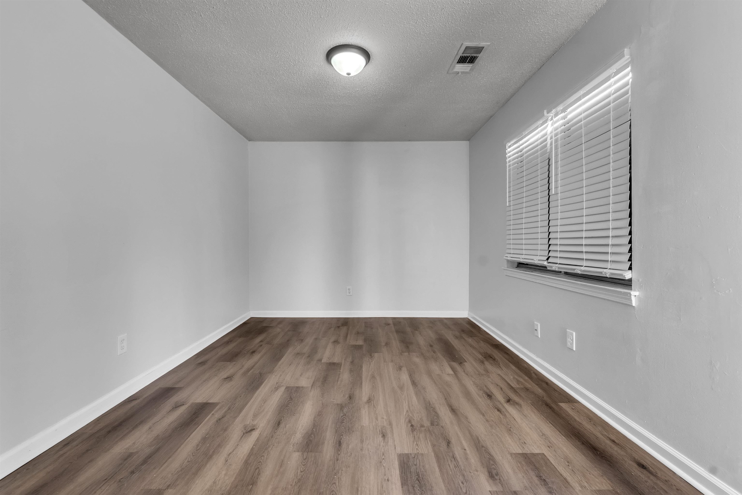 1532 Silver St Property Photo 9