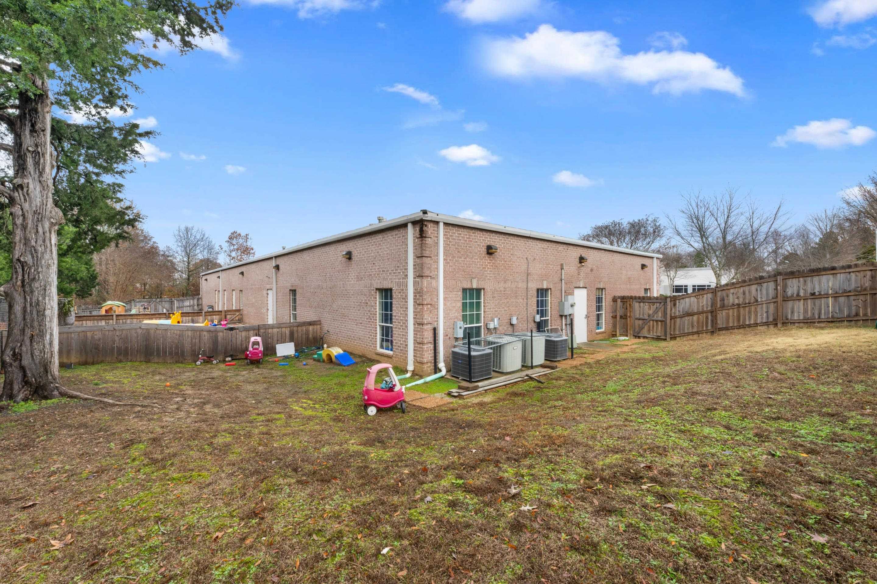 8045 Brother Blvd Property Photo 24