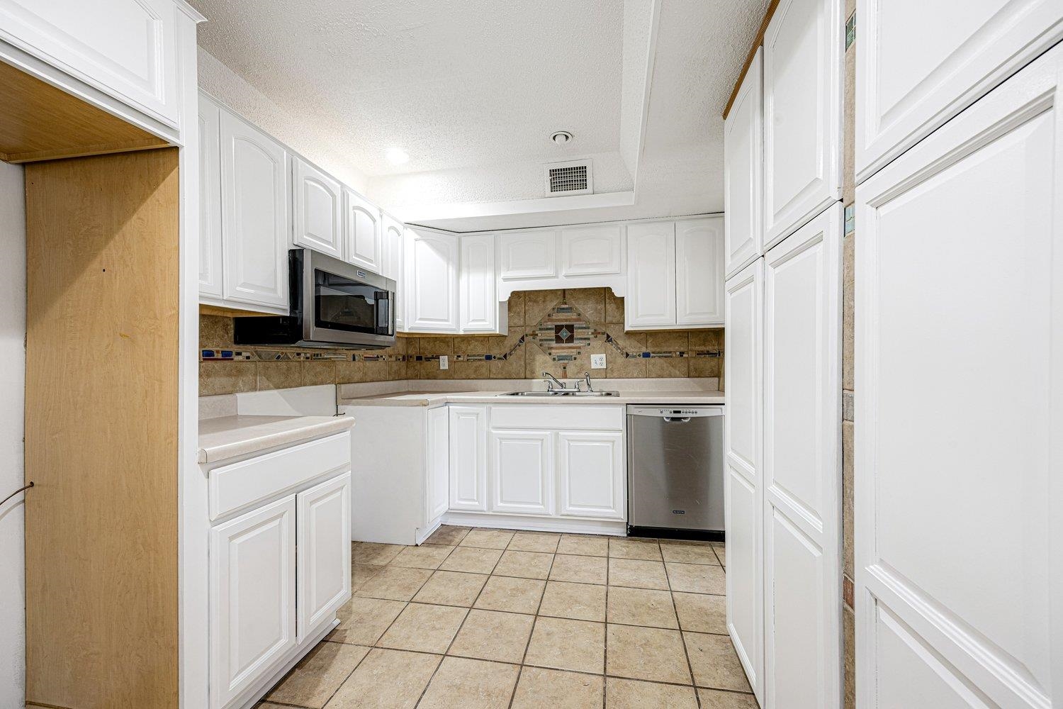 5918 Julian Ct 1 Property Photo 6