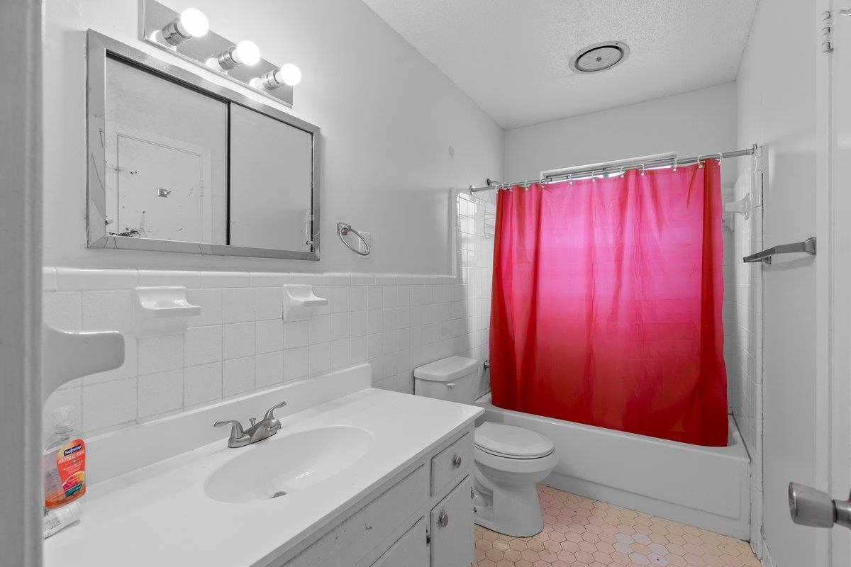 3220 Gina Dr Property Photo 6