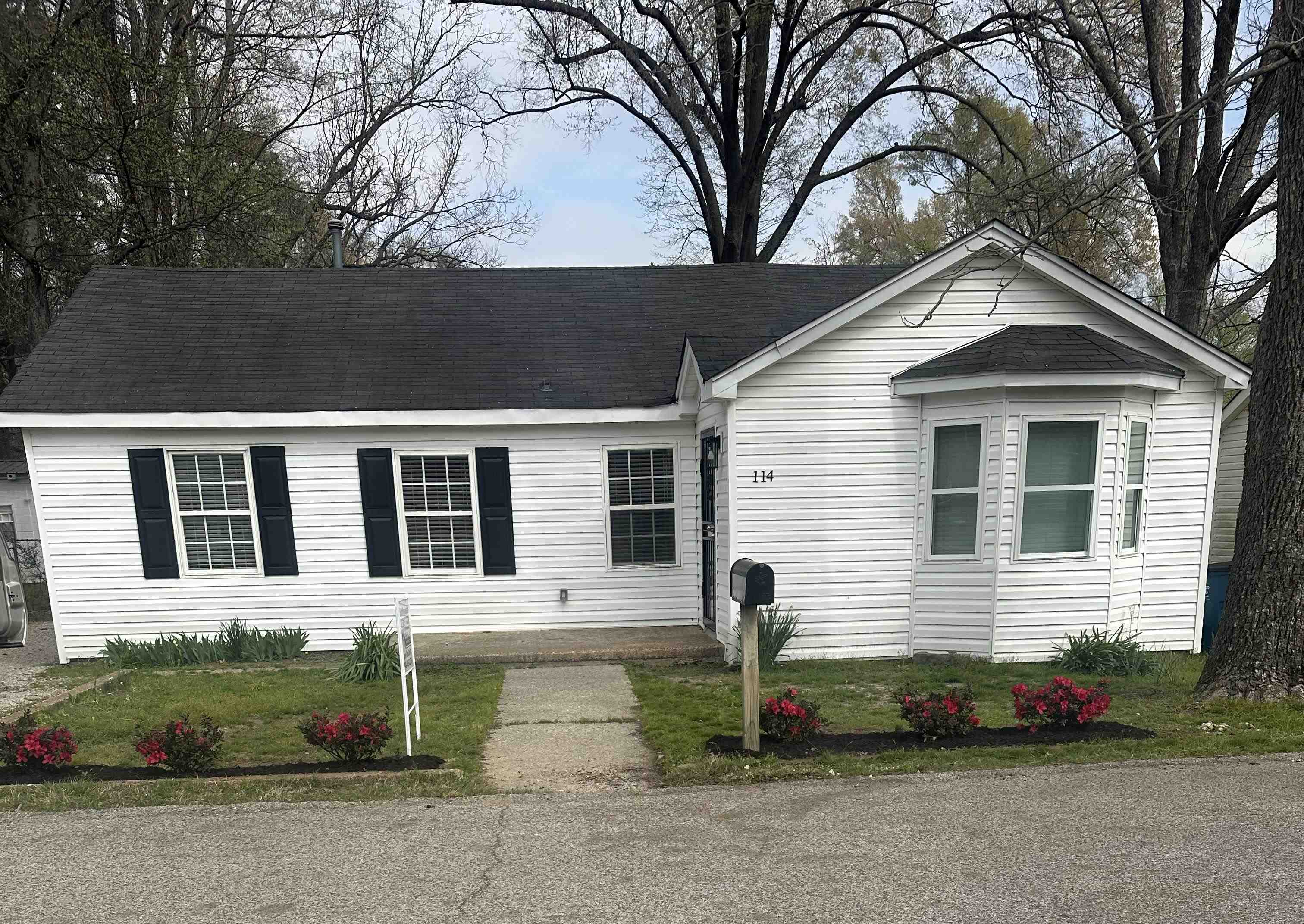 114 Boyce Ave E Property Photo 1