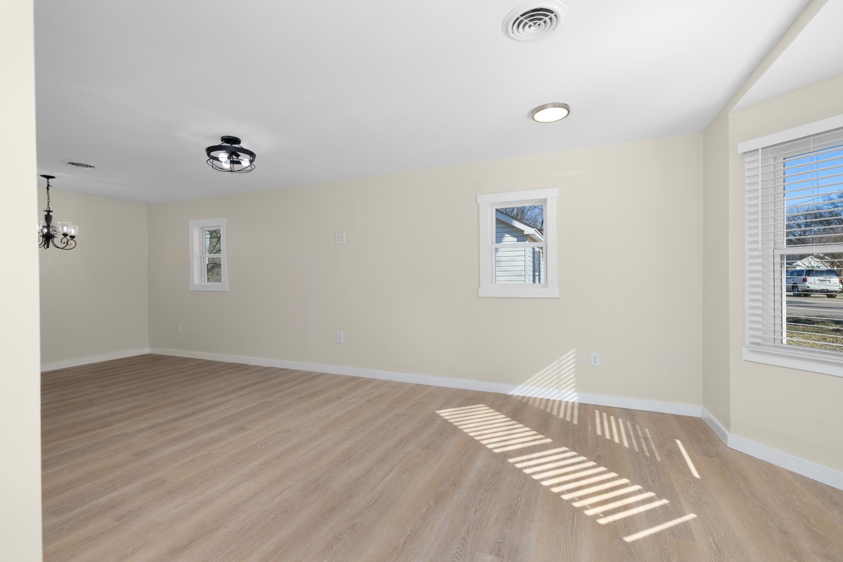 114 Boyce Ave E Property Photo 4