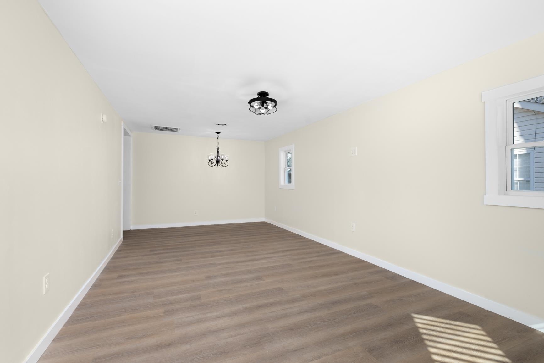 114 Boyce Ave E Property Photo 5