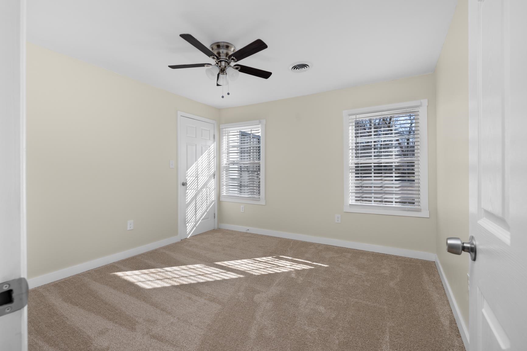 114 Boyce Ave E Property Photo 14