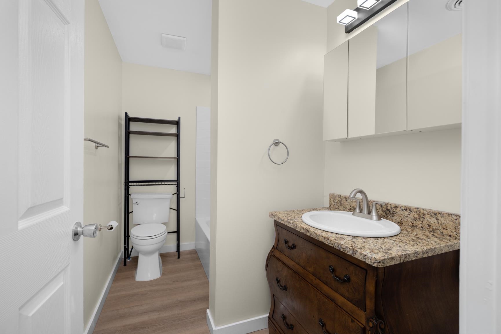 114 Boyce Ave E Property Photo 15