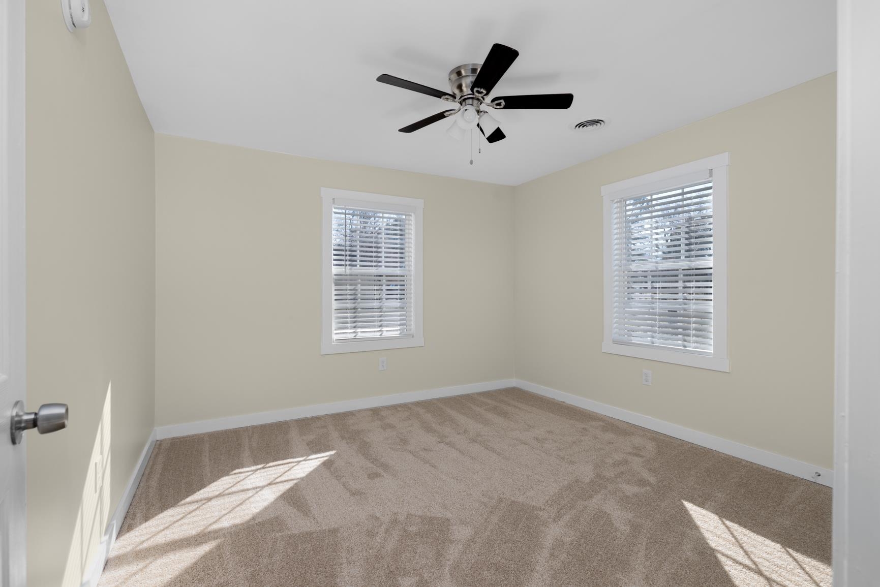 114 Boyce Ave E Property Photo 16