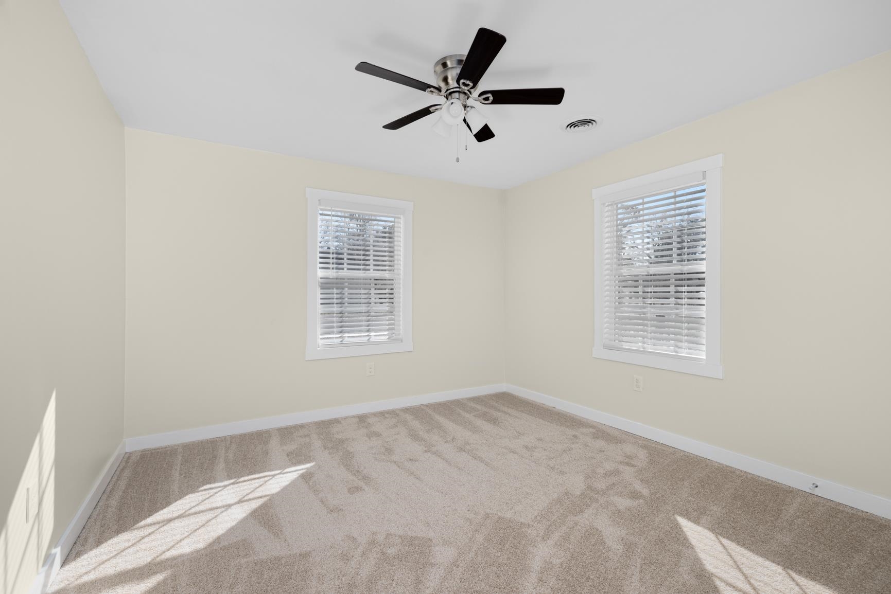 114 Boyce Ave E Property Photo 18