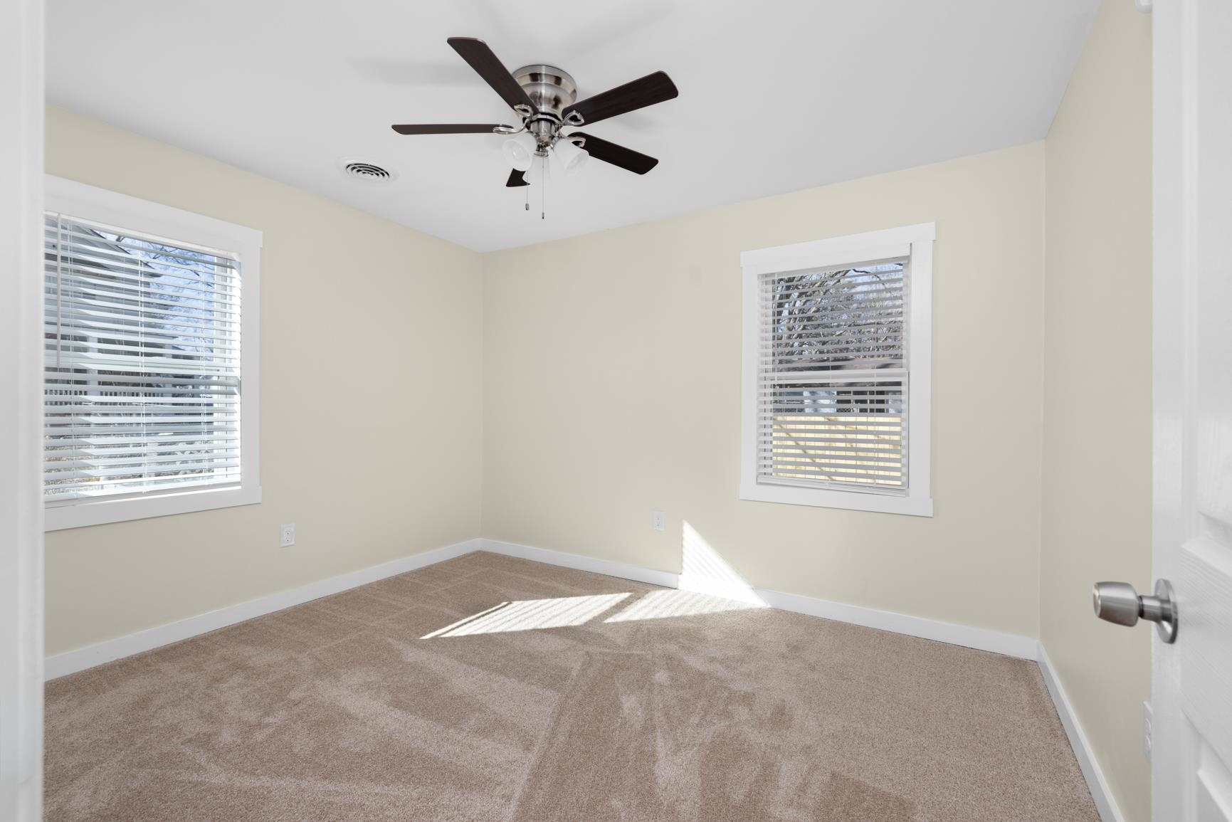114 Boyce Ave E Property Photo 20