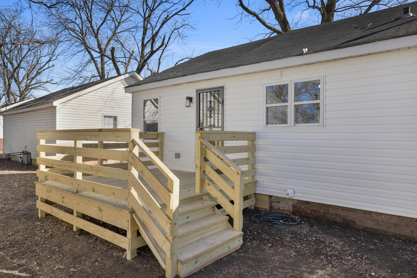114 Boyce Ave E Property Photo 23
