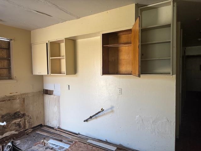 1772 Riverside Blvd Property Photo 5