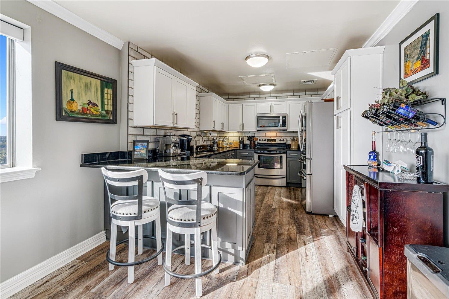 655 S Riverside Dr 202 Property Photo 16
