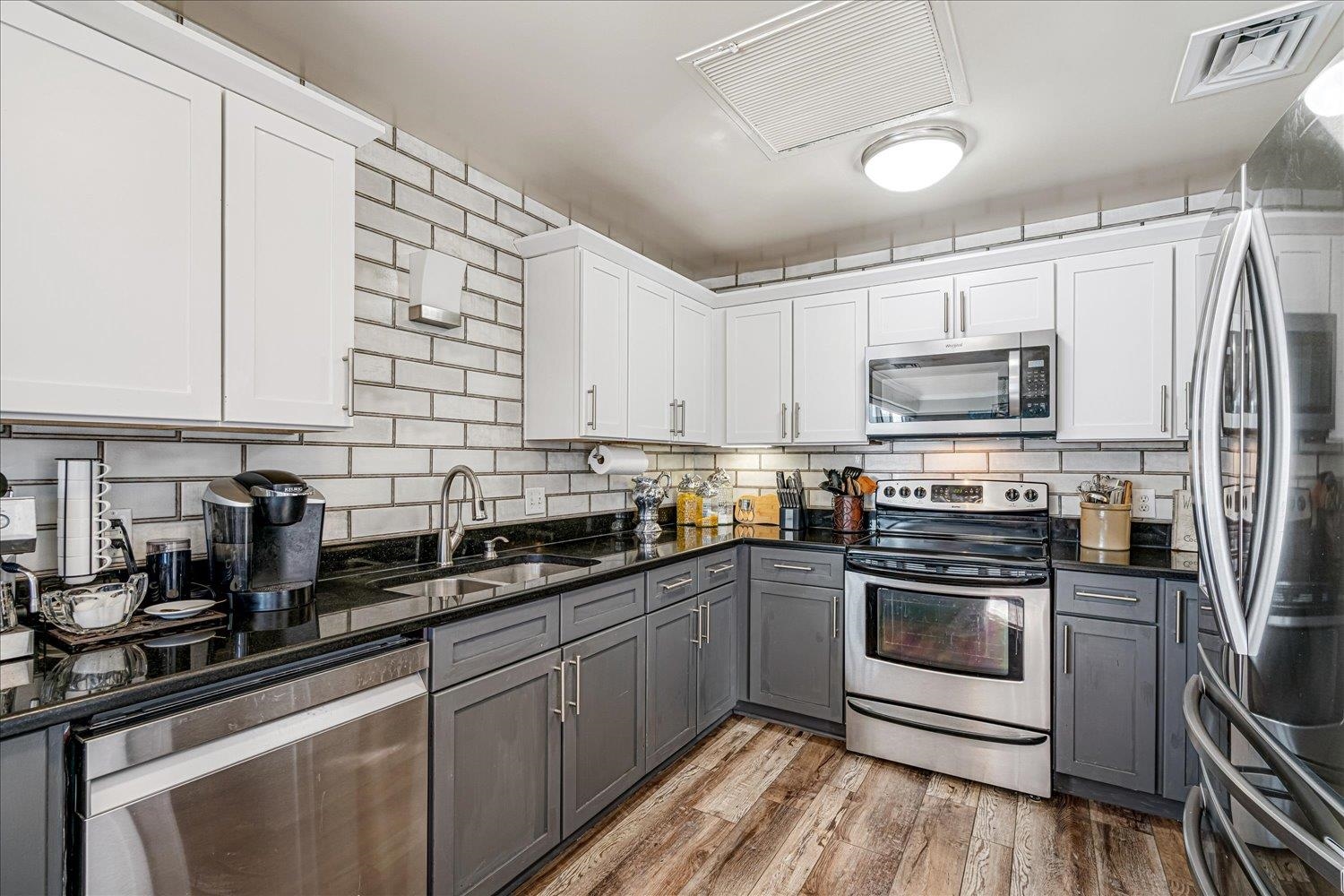 655 S Riverside Dr 202 Property Photo 18