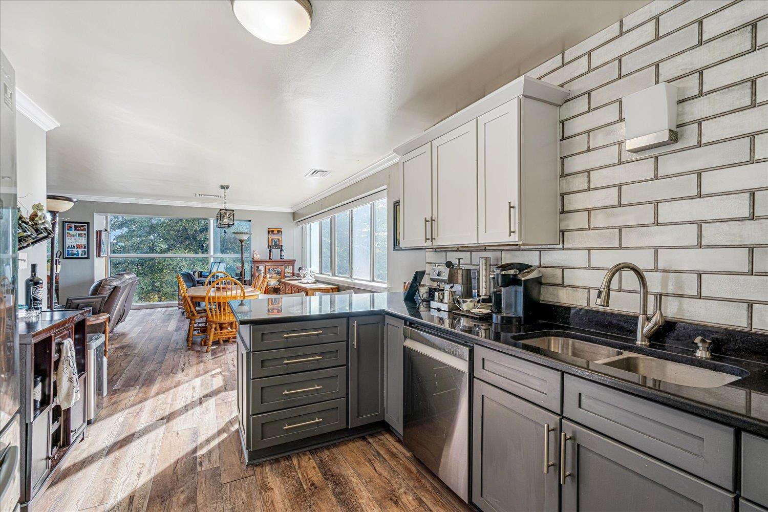655 S Riverside Dr 202 Property Photo 19