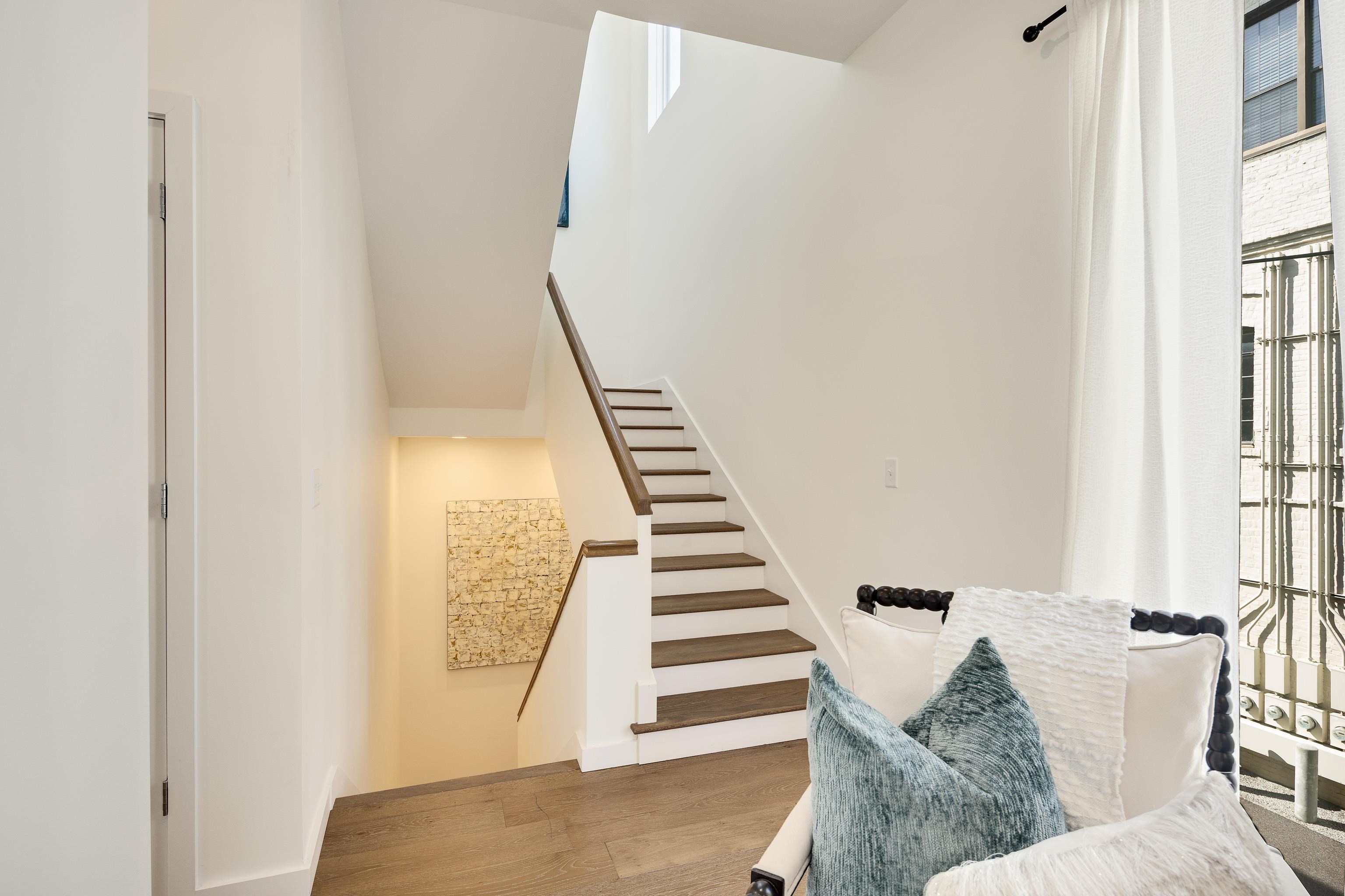 466 Wagner Pl Property Photo 4