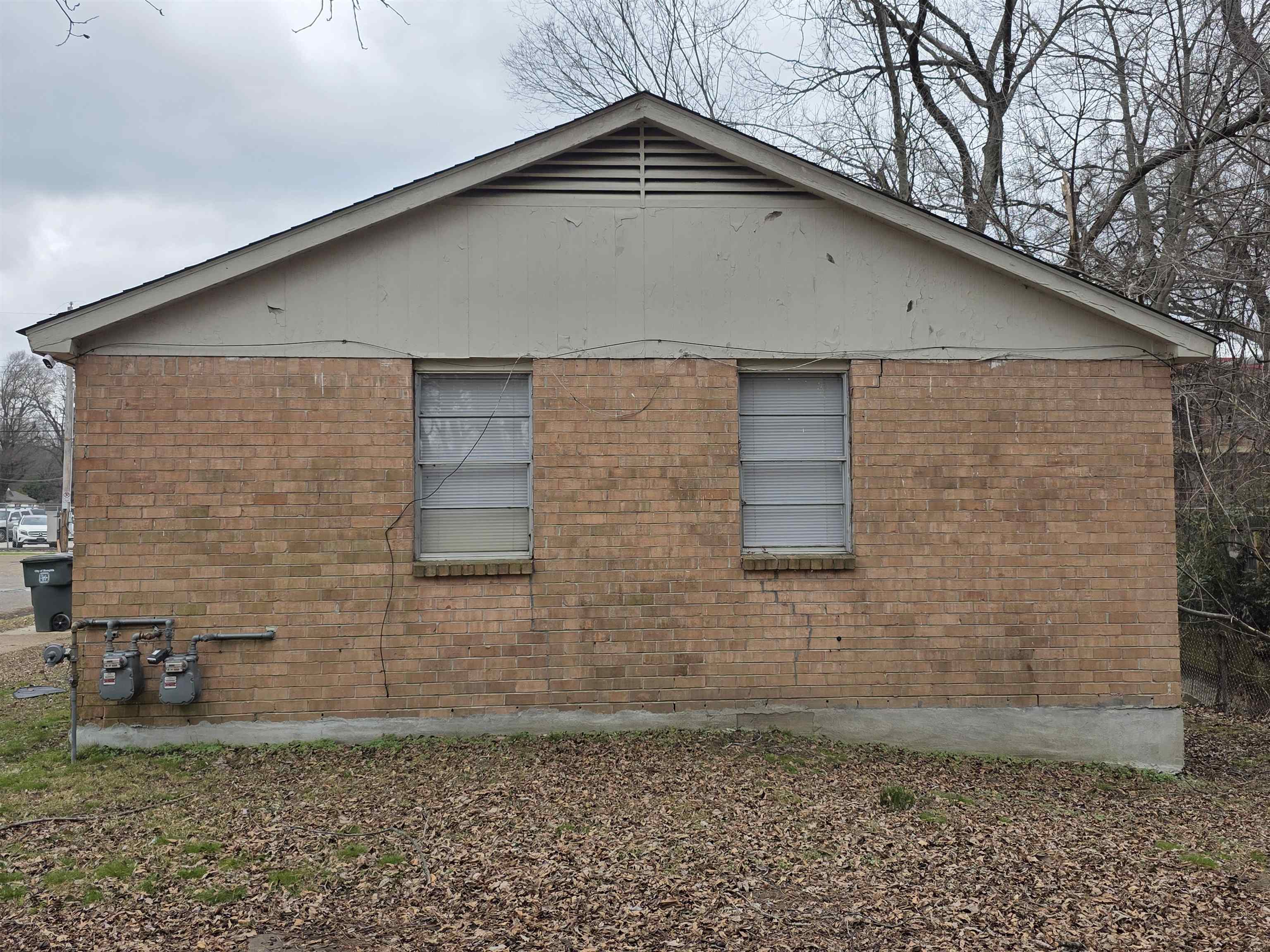 961 N Highland St Property Photo 3