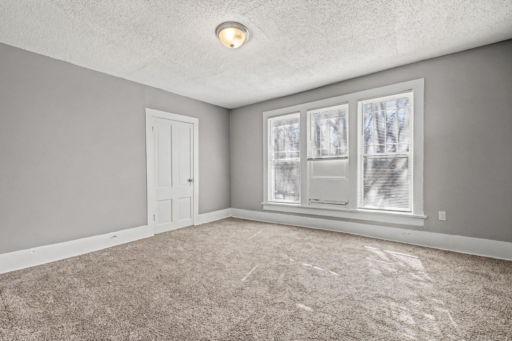 320 High St N Property Photo 19