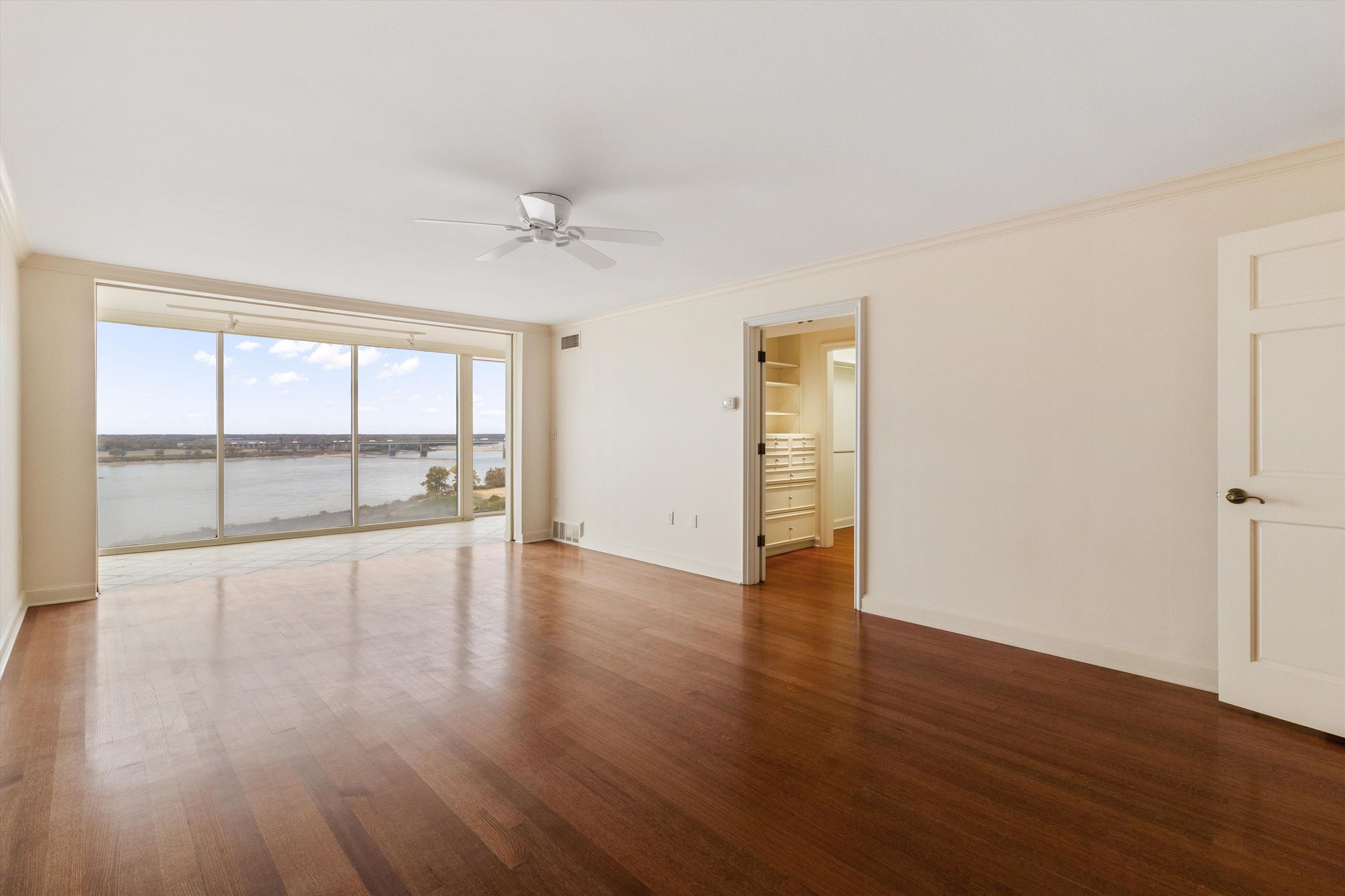 200 Wagner Pl 1407/1408 Property Photo 21