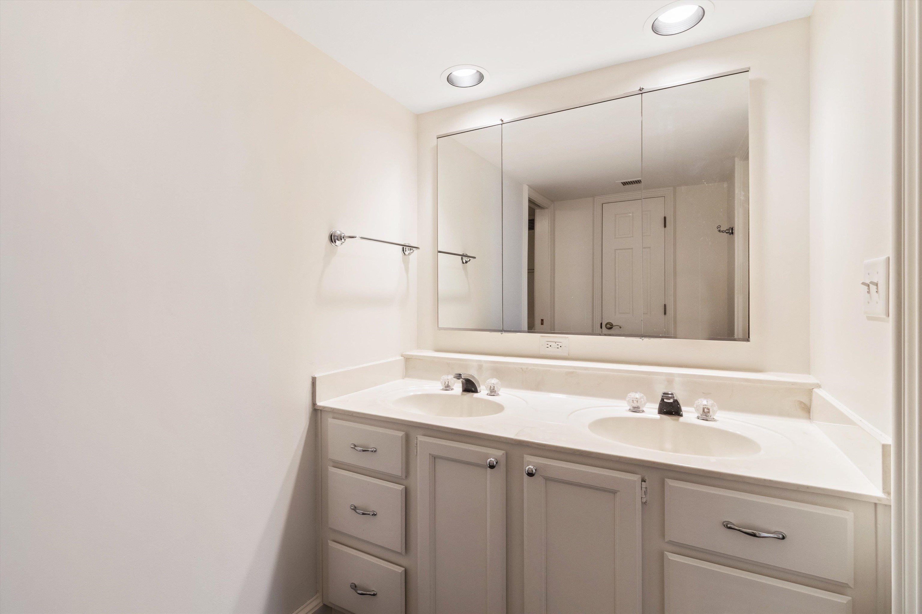 200 Wagner Pl 1407/1408 Property Photo 30