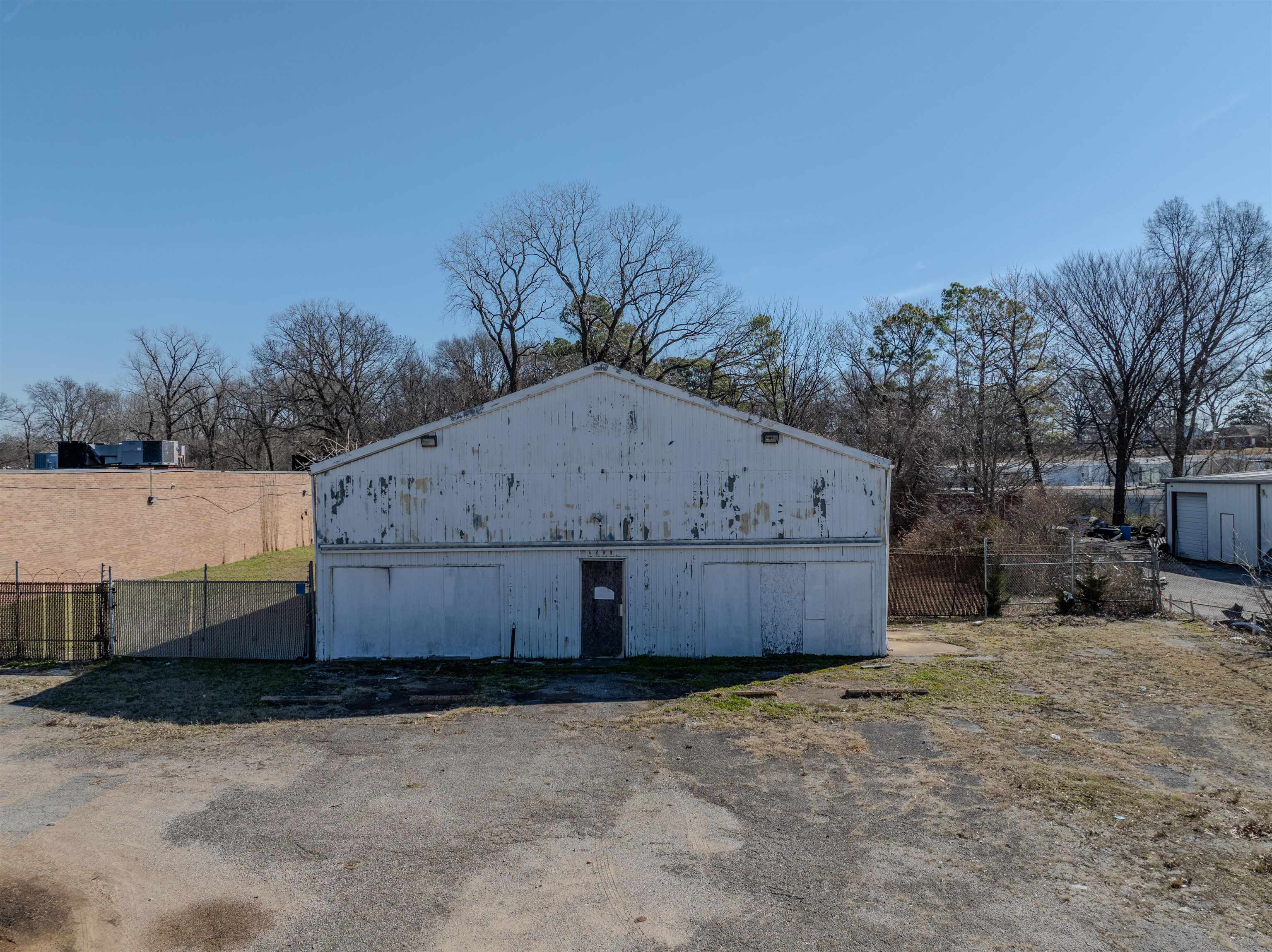 2536 Elvis Presley Blvd Property Photo 2