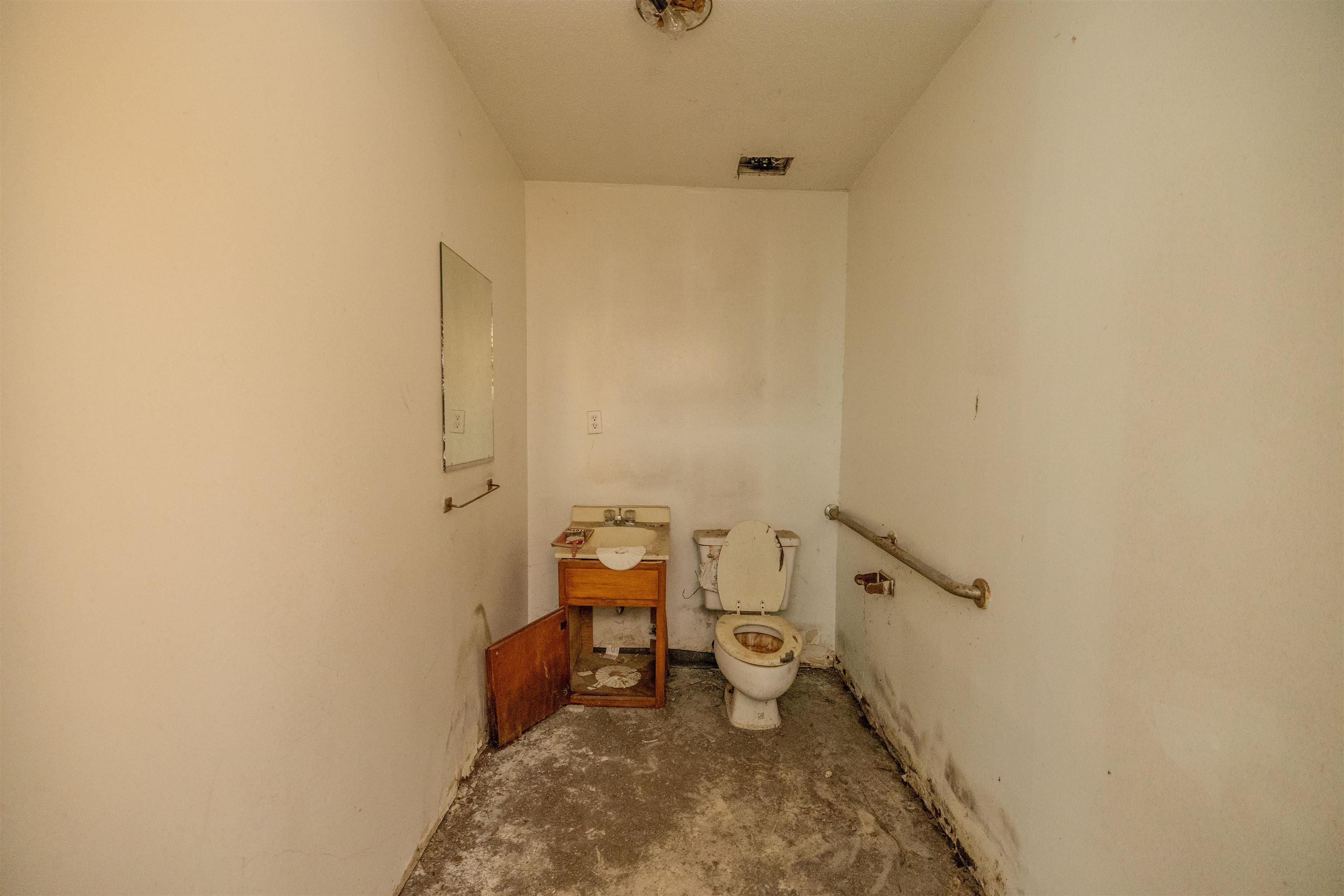 2536 Elvis Presley Blvd Property Photo 11