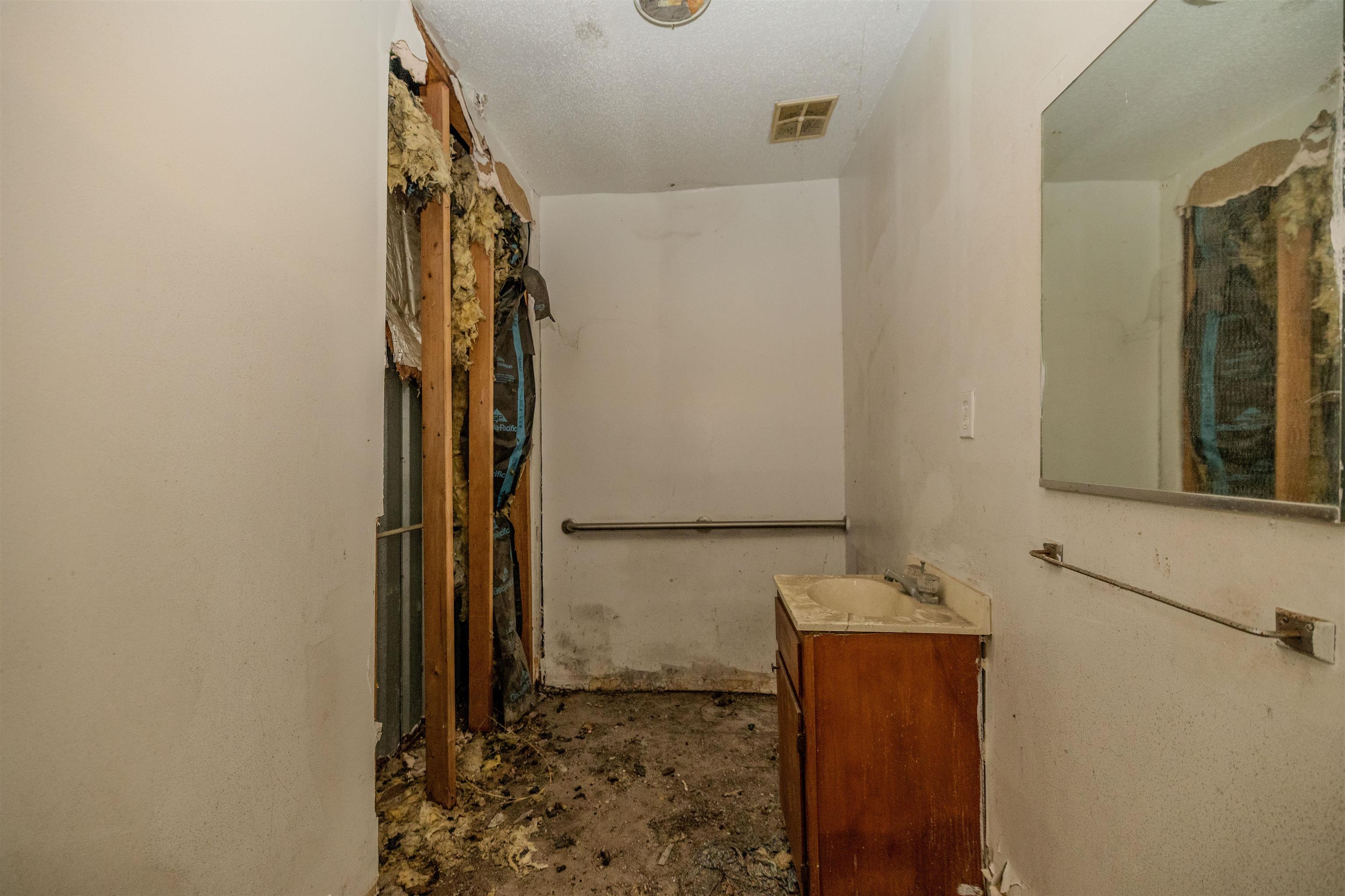 2536 Elvis Presley Blvd Property Photo 14