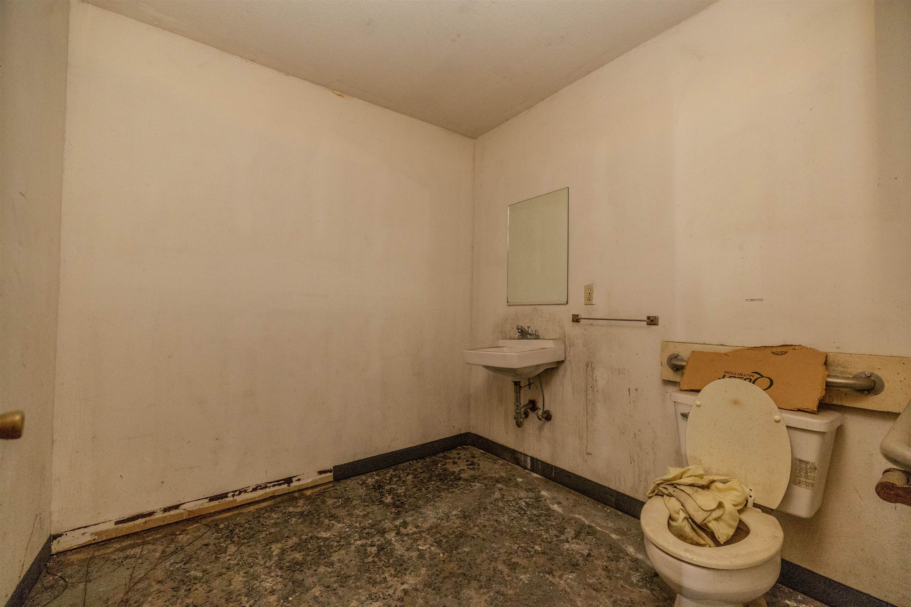 2536 Elvis Presley Blvd Property Photo 31