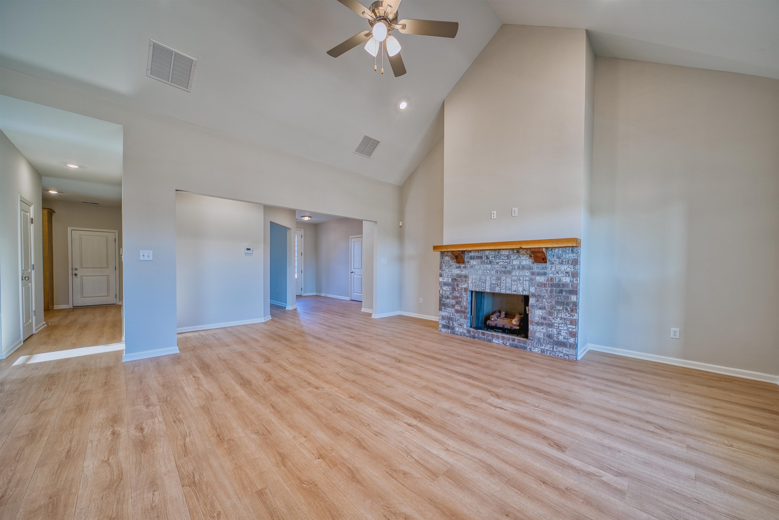 196 Como Ln Property Photo 6