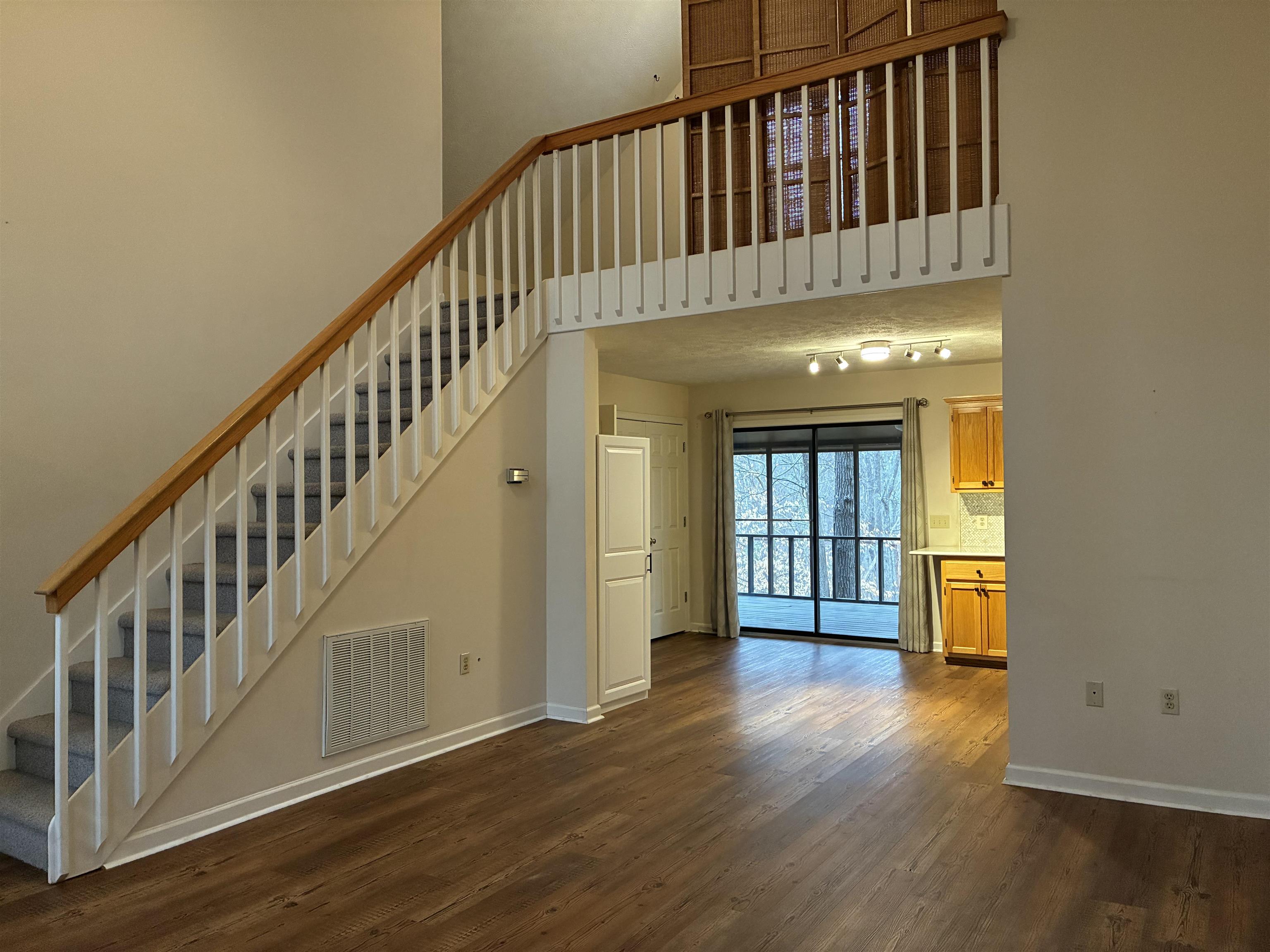 54 Whispering Ln Property Photo 6