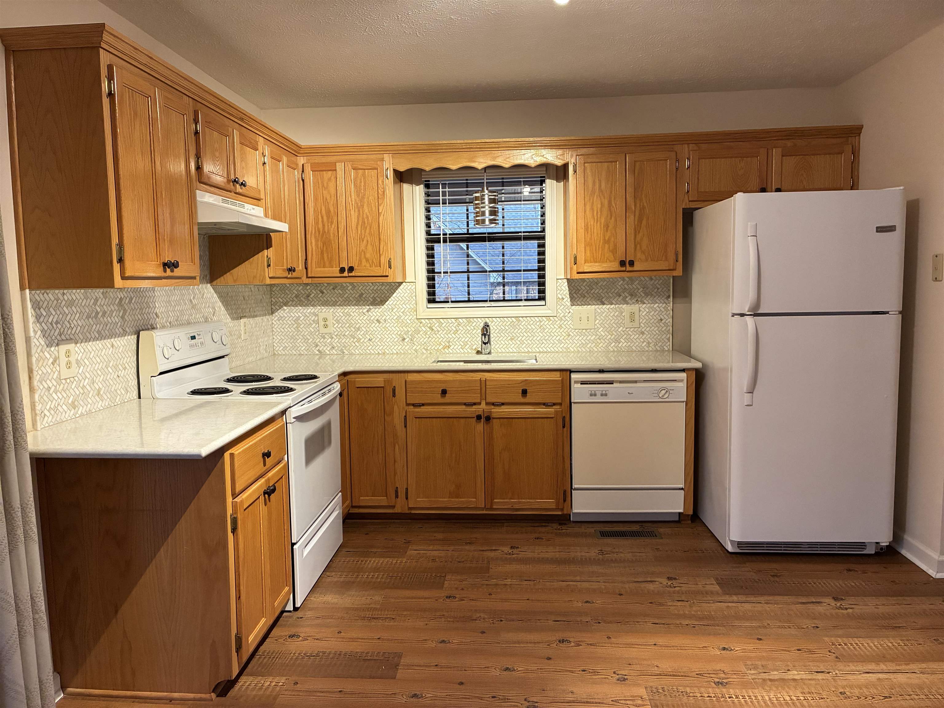 54 Whispering Ln Property Photo 11