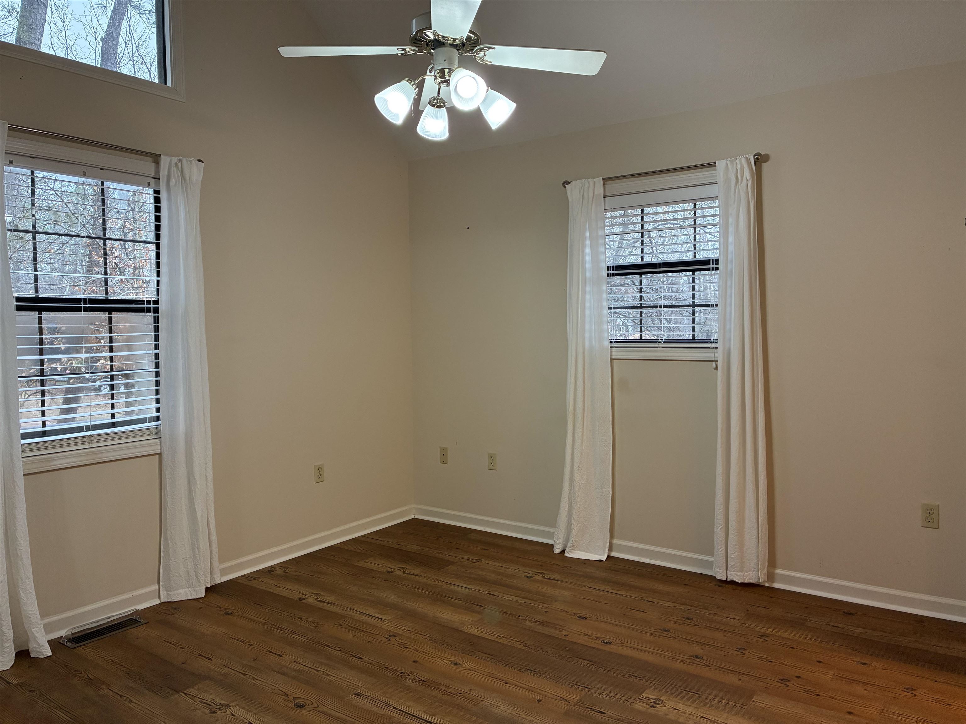 54 Whispering Ln Property Photo 13
