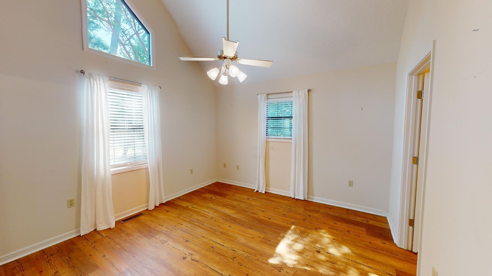 54 Whispering Ln Property Photo 14