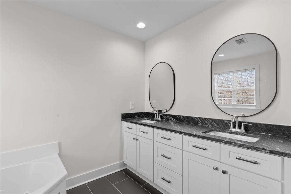 620 Diffee Rd Property Photo 16