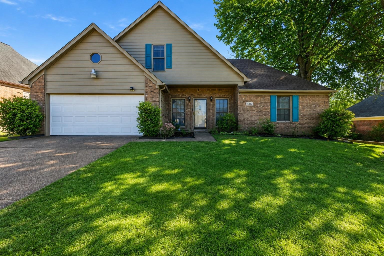 8417 N Wind River Cir Property Photo 1