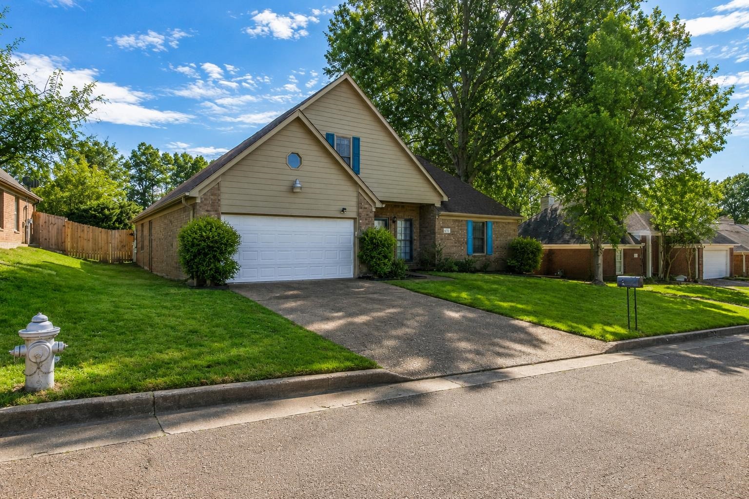 8417 N Wind River Cir Property Photo 2