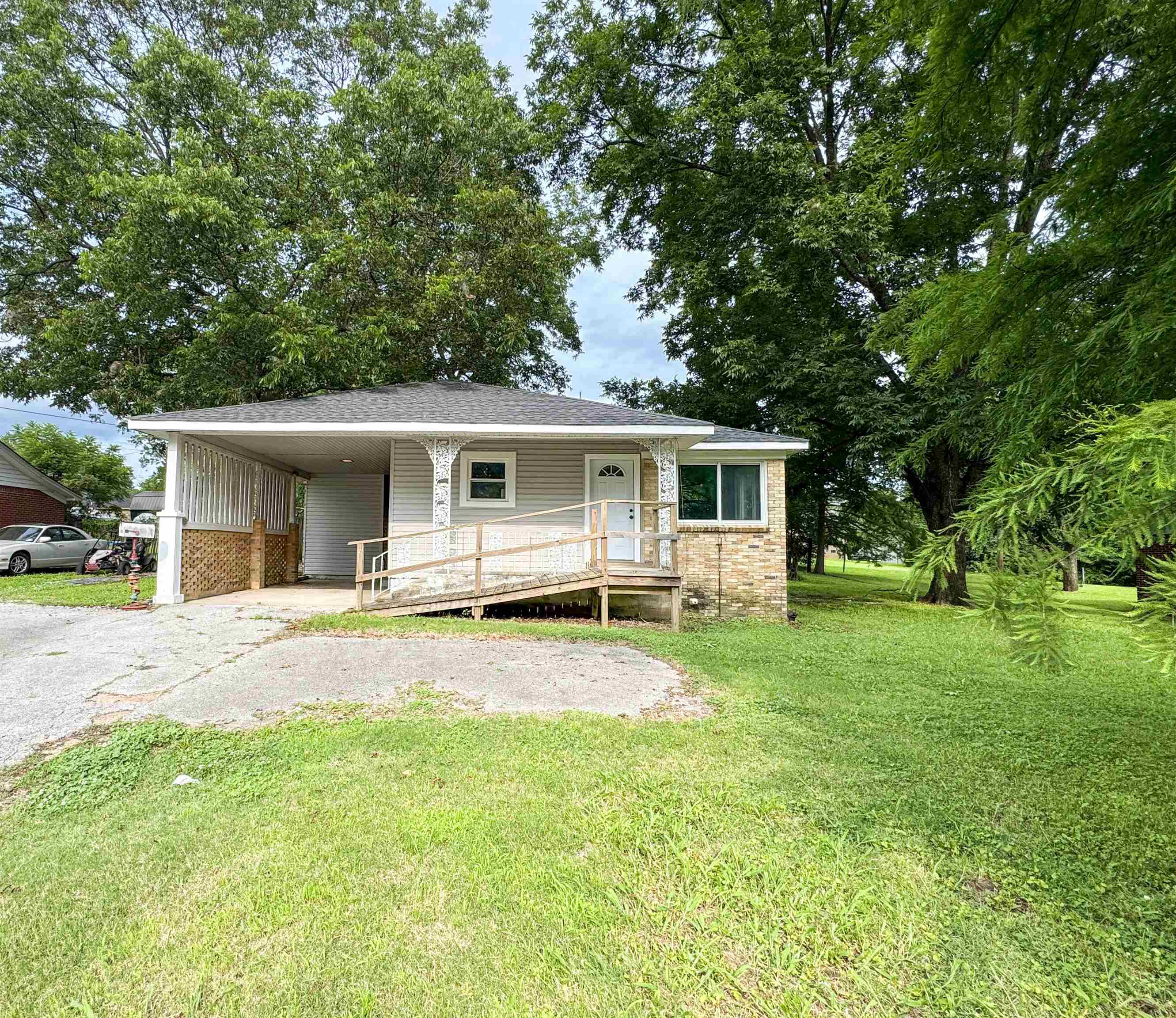 1342 Watkins Ave Property Photo 1