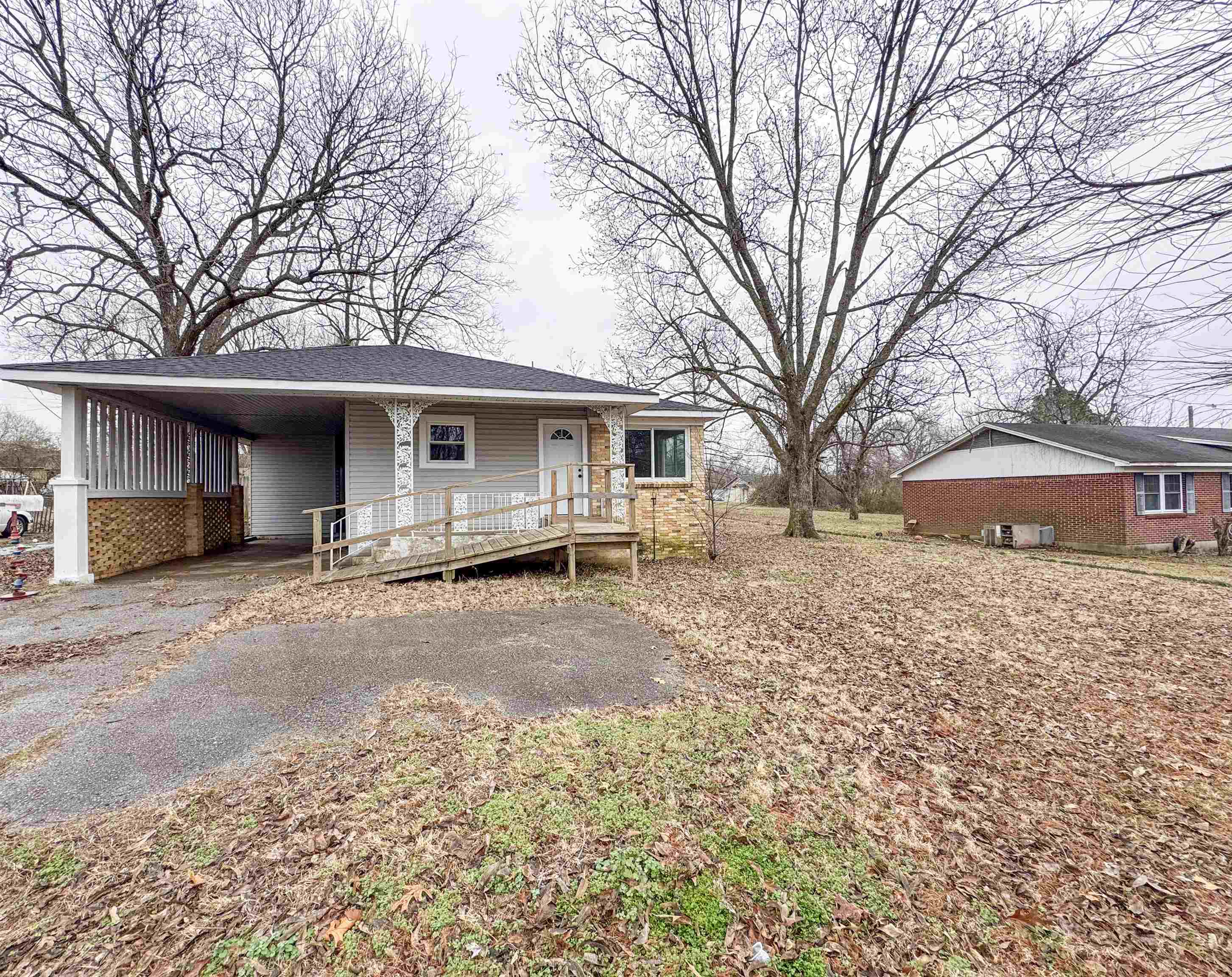 1342 Watkins Ave Property Photo 2