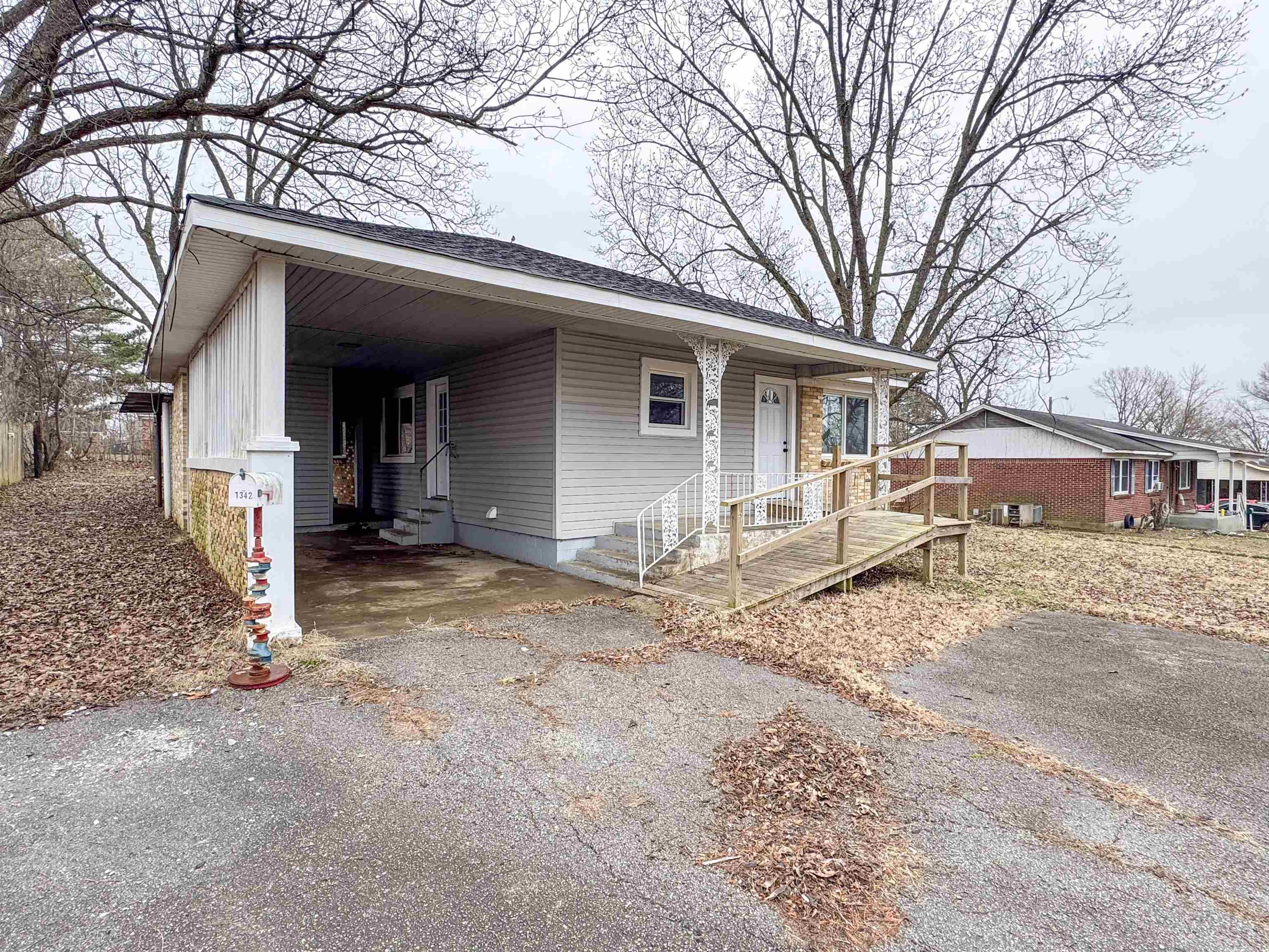 1342 Watkins Ave Property Photo 3