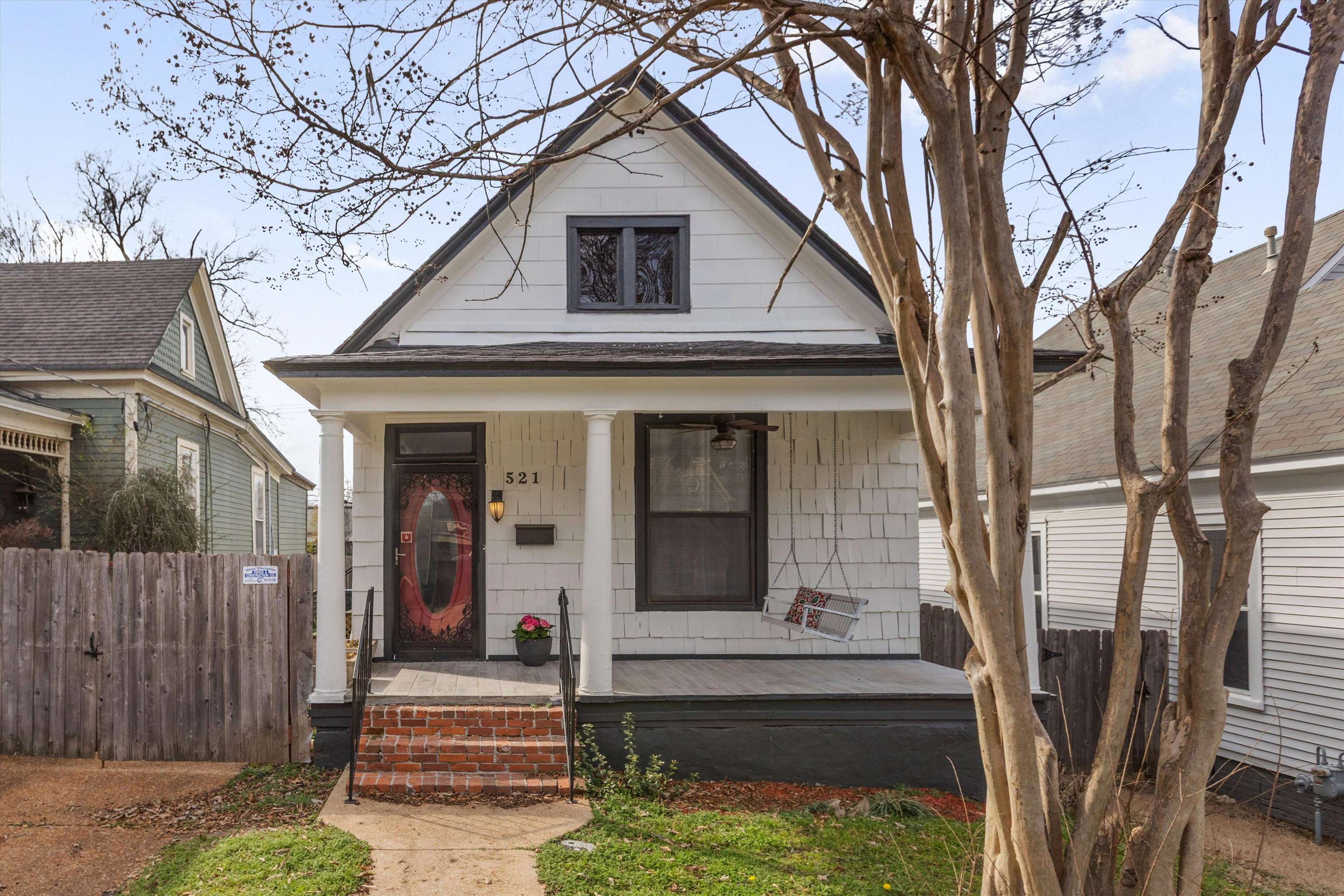521 Summitt St Property Photo 2