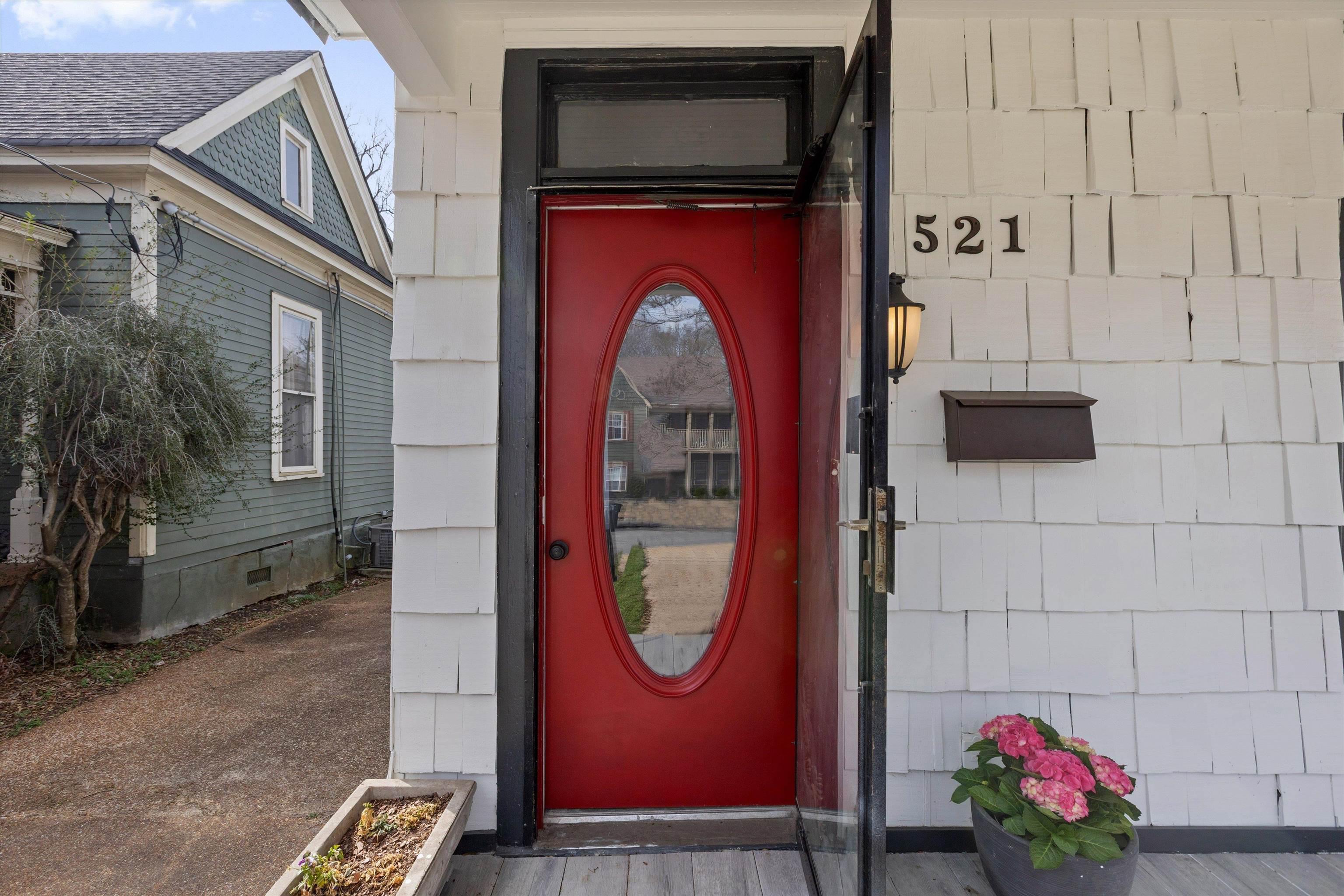 521 Summitt St Property Photo 3
