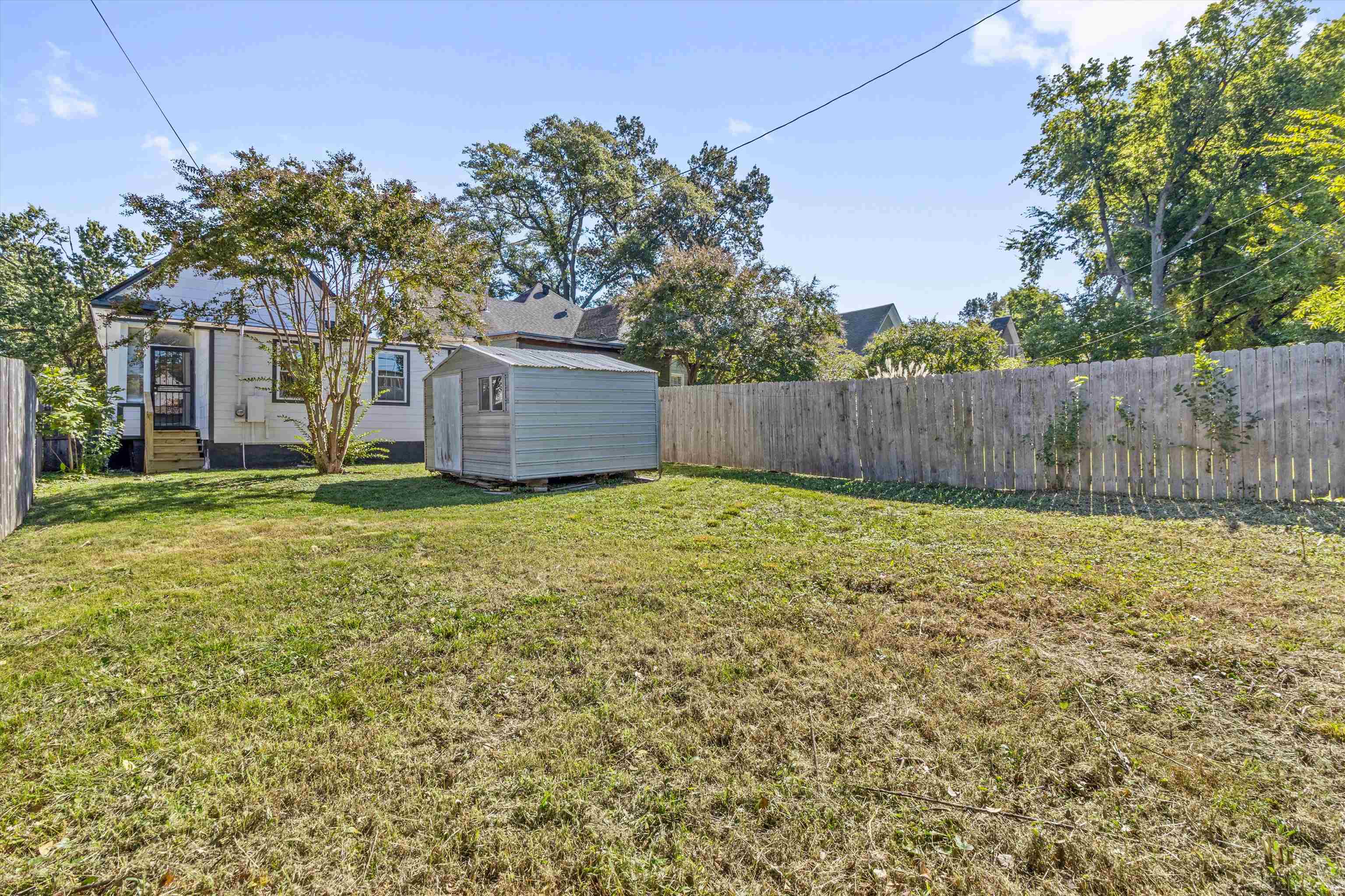 521 Summitt St Property Photo 24