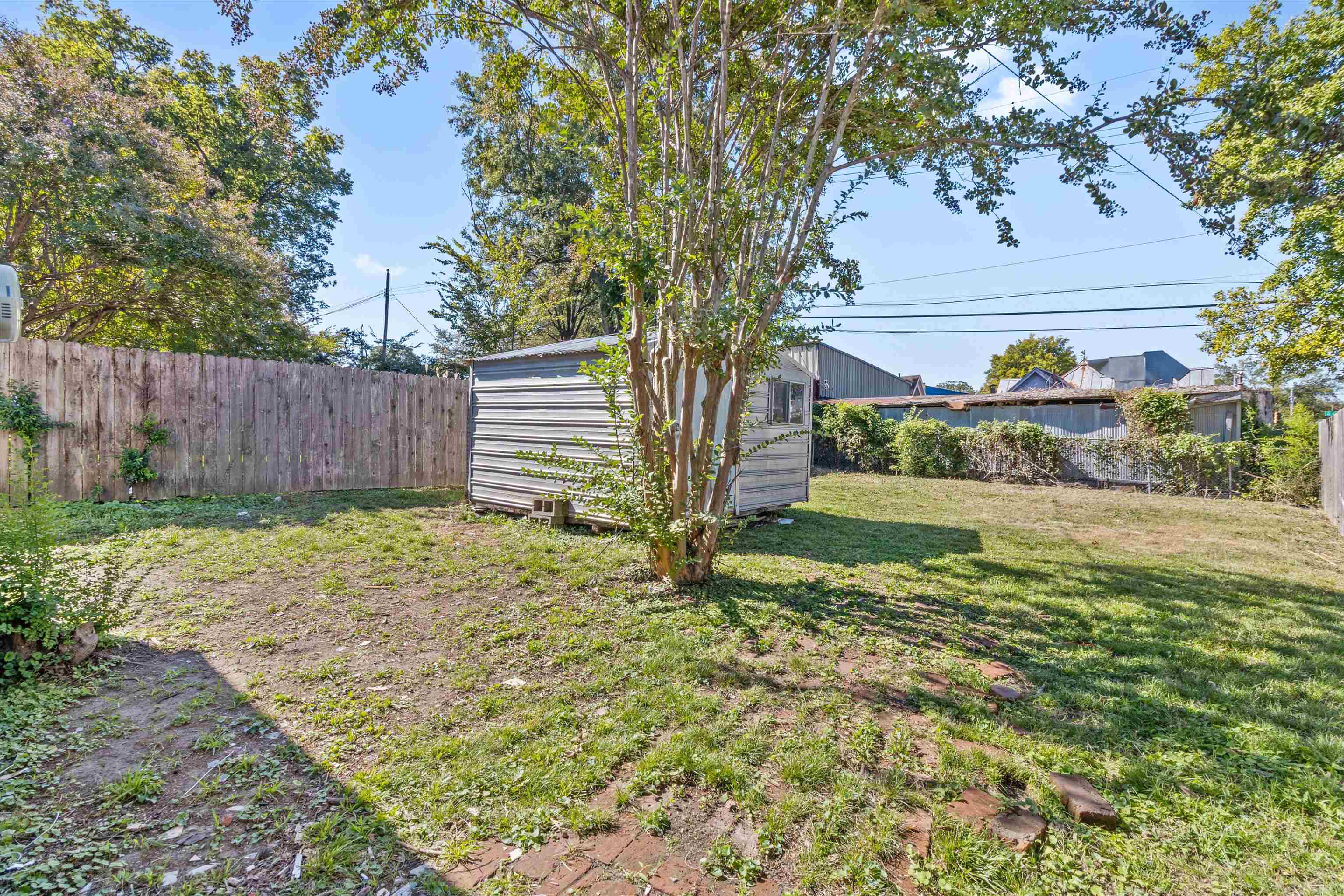 521 Summitt St Property Photo 26