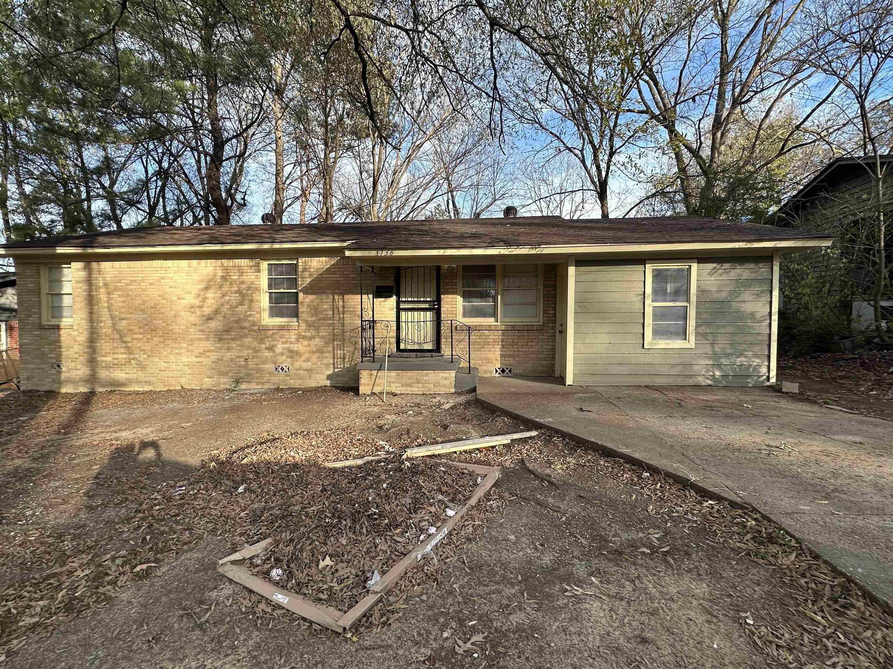3736 W DONNA DR
