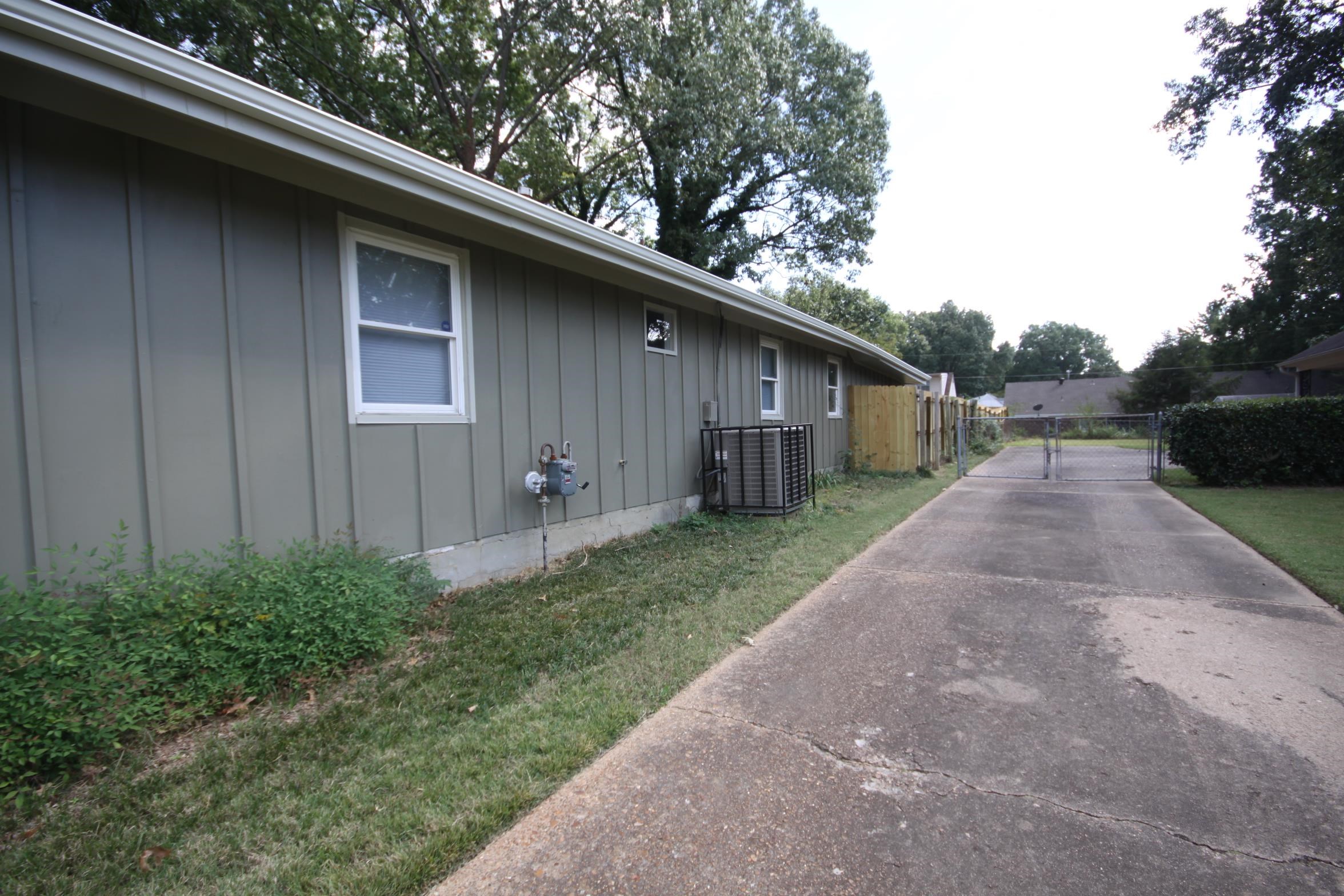 4795 Rolling Meadows Dr Property Photo 3