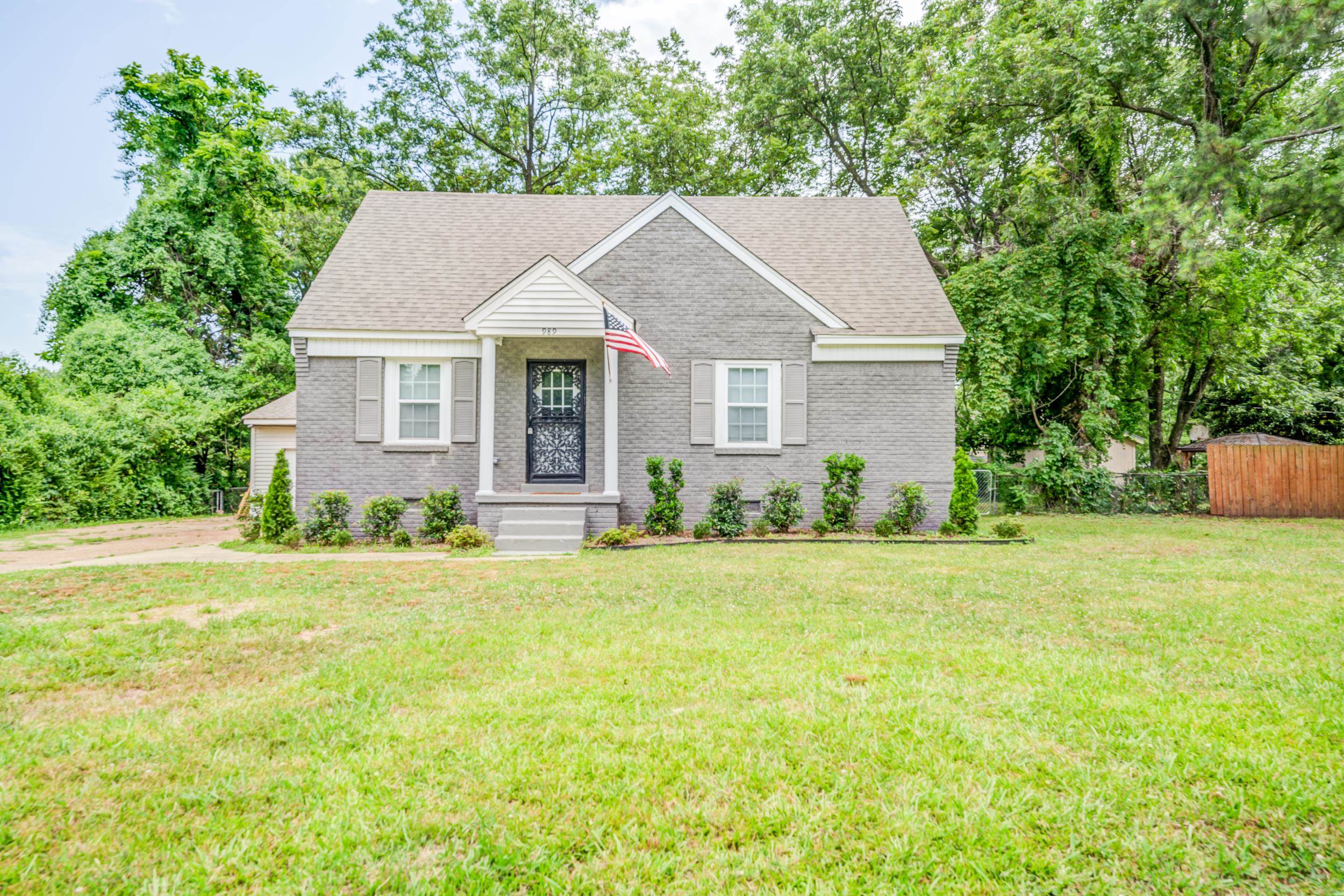 989 S Whitehaven Park Cir Property Photo 1