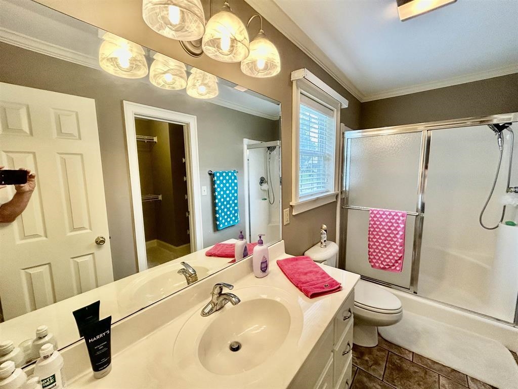 20 Betty Blvd Property Photo 6