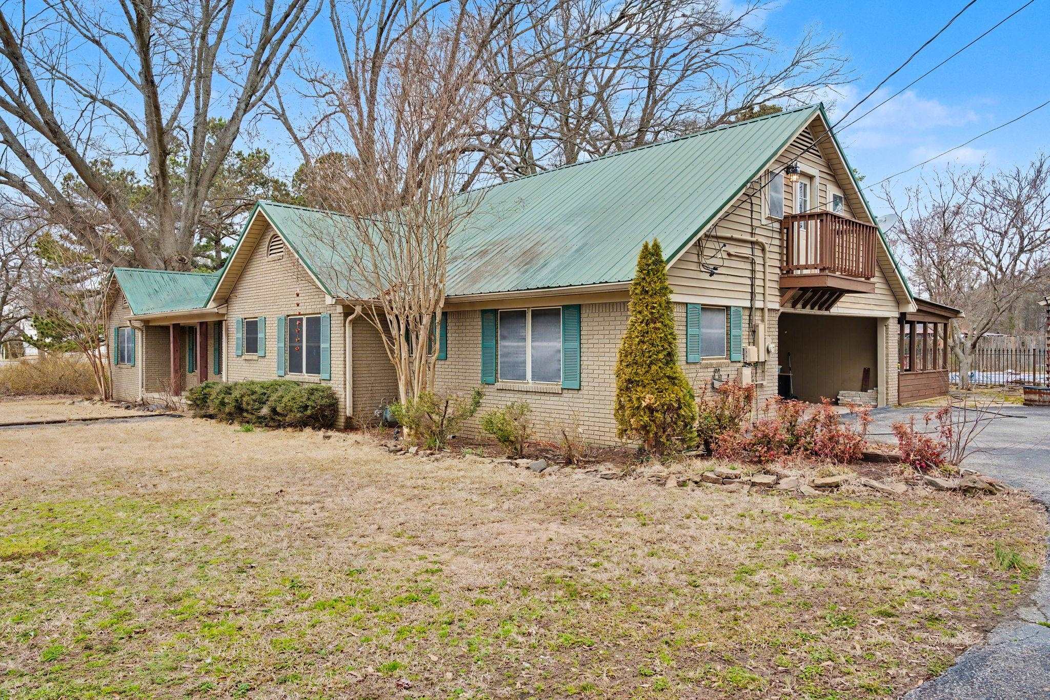 8768 Rocky Point Rd Property Photo 3