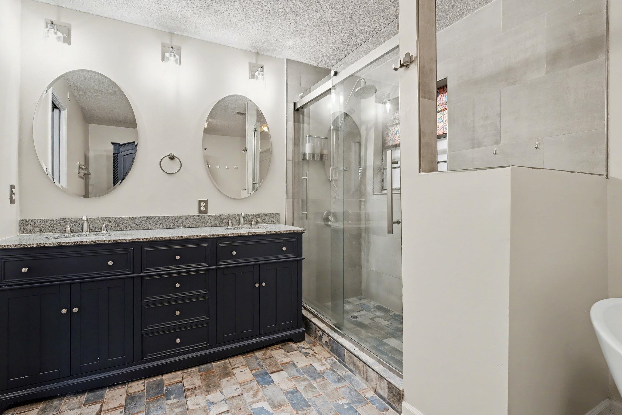 8768 Rocky Point Rd Property Photo 15